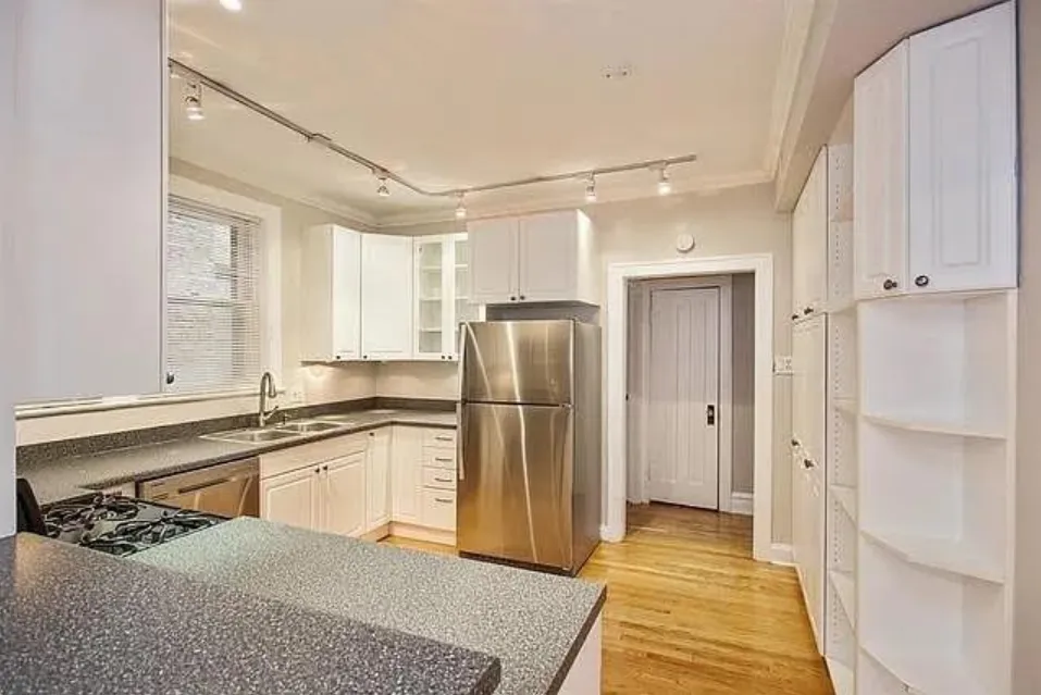 442 W Surf St   60657 60657-unit#1AB-Chicago-IL