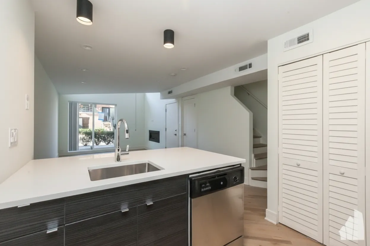 944 W Grace St 60613 60613-unit#954-G101-Chicago-IL