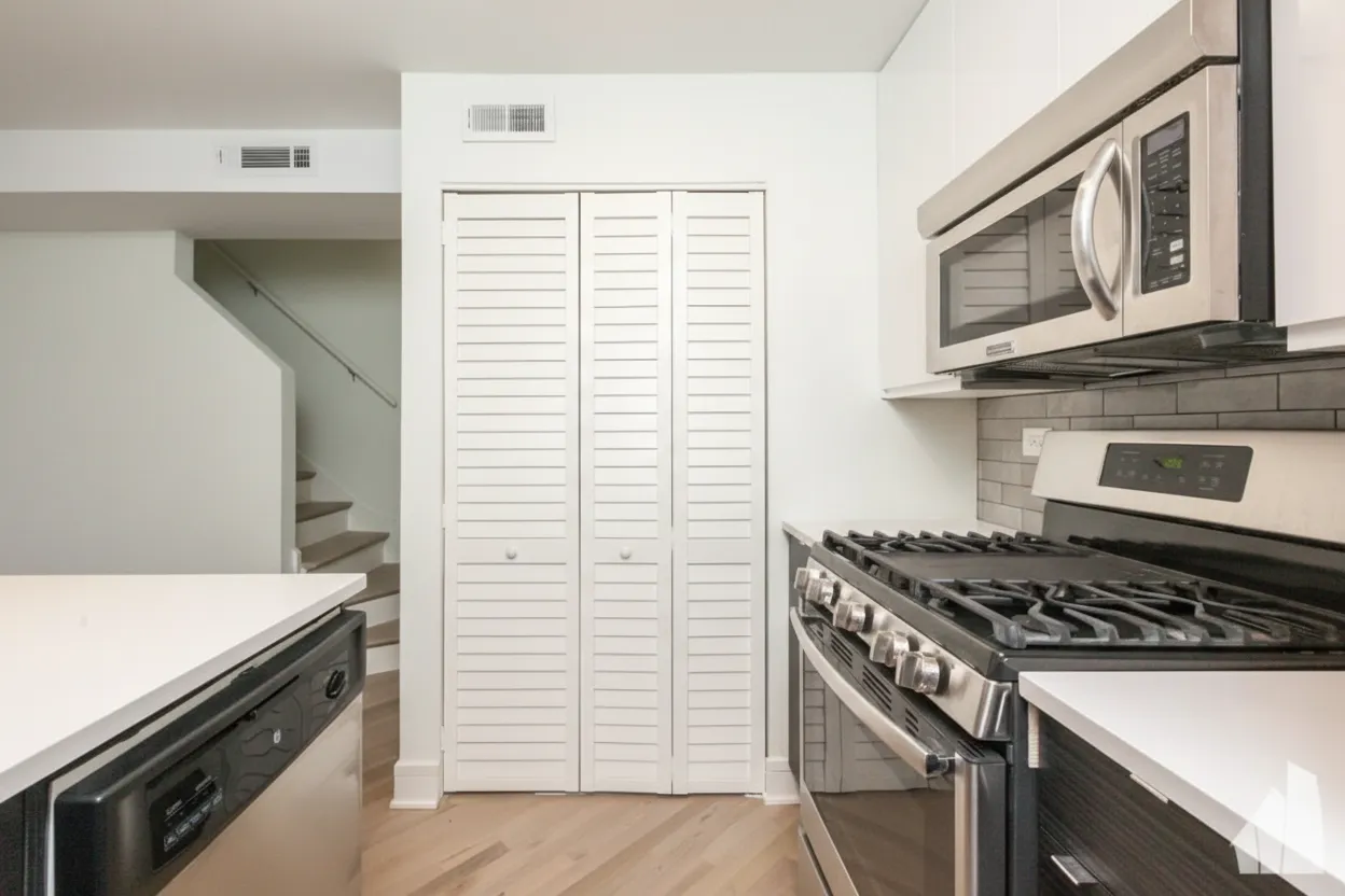 944 W Grace St   60613 60613-unit#954-G101-Chicago-IL