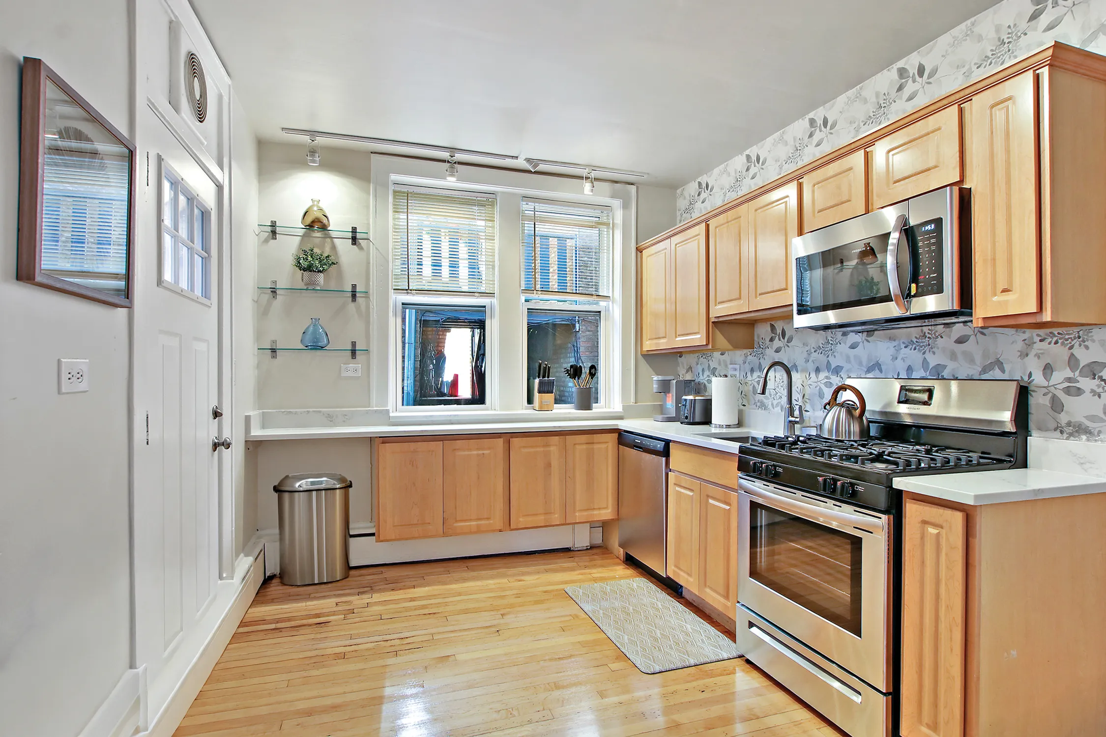 N ROCKWELL ST 60645-unit#APT 2-Chicago-IL