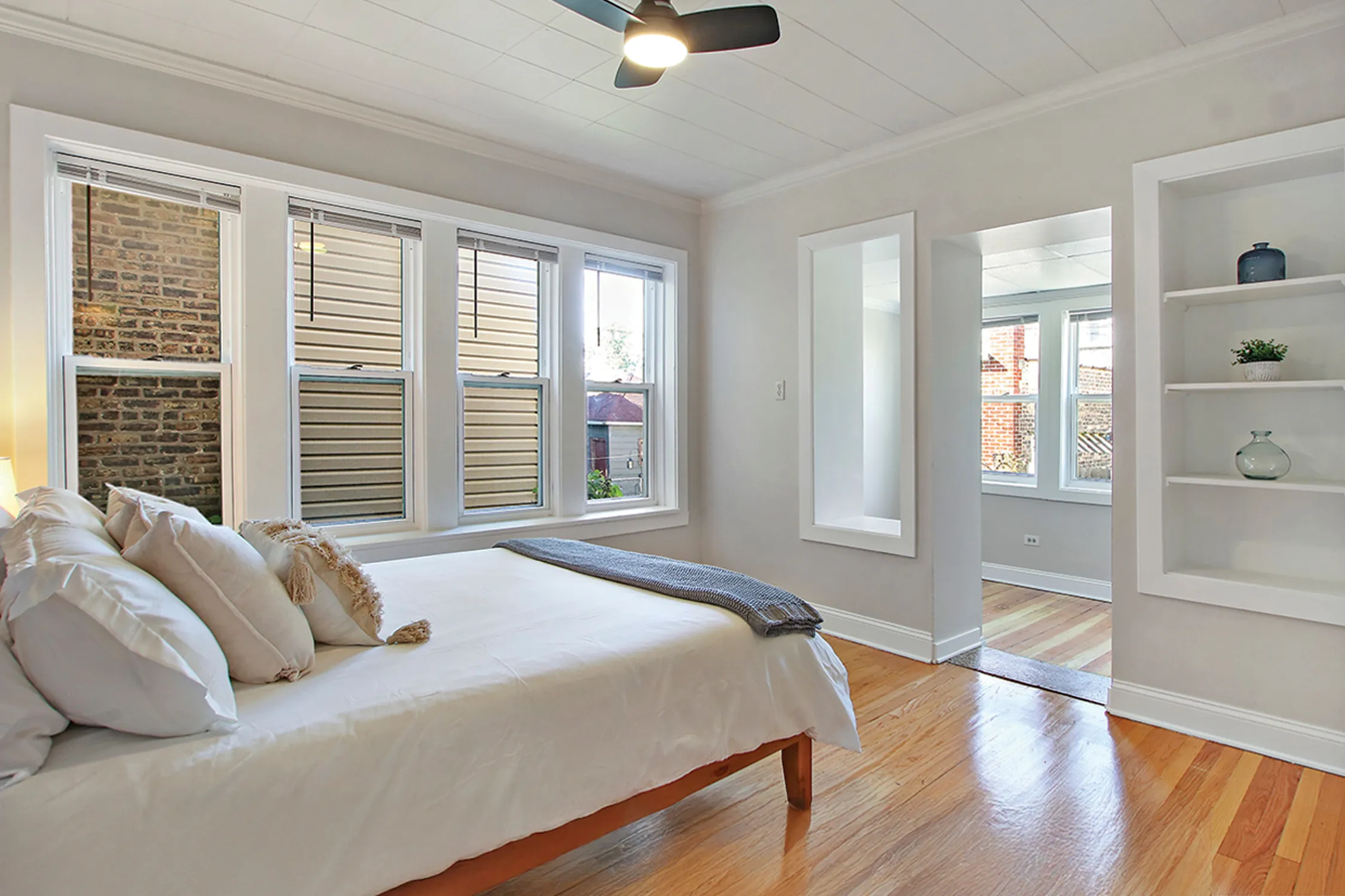 N ROCKWELL ST 60645-unit#APT 2-Chicago-IL