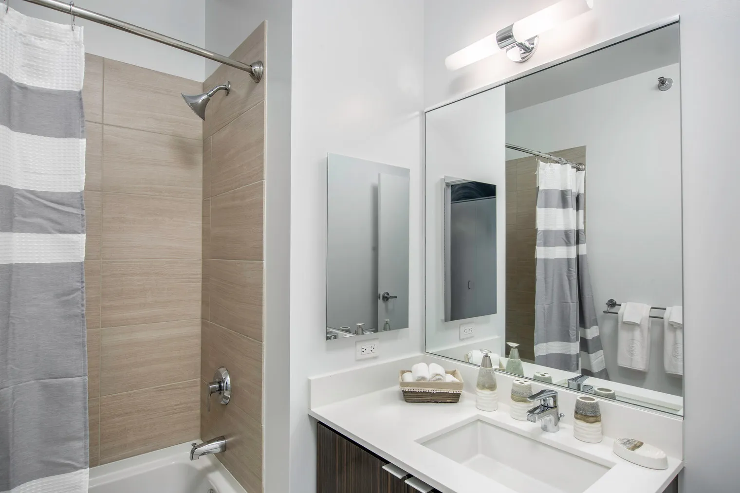 201 N Garland Ct   60601 60601-Mila-unit#ID31-Chicago-IL
