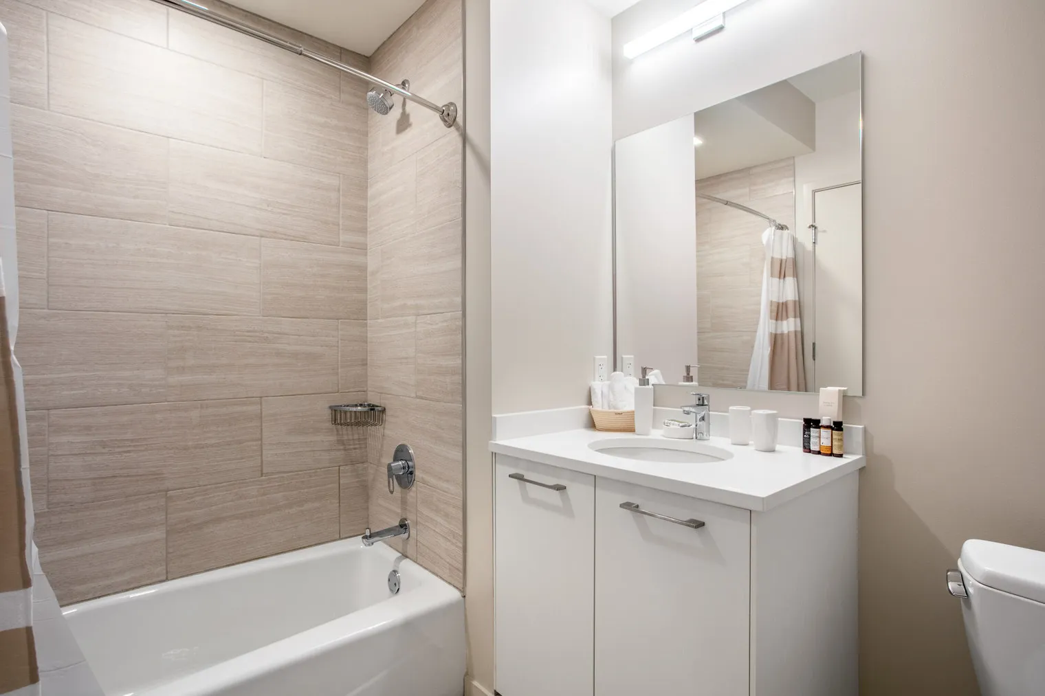 8 E Huron St   60611 60611-8 East Huron-unit#ID132-Chicago-IL