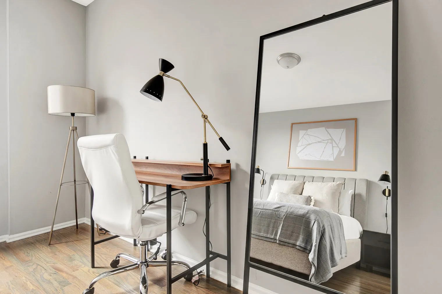 911 W School St   60657 60657-3264 N. Clark-unit#ID472-Chicago-IL