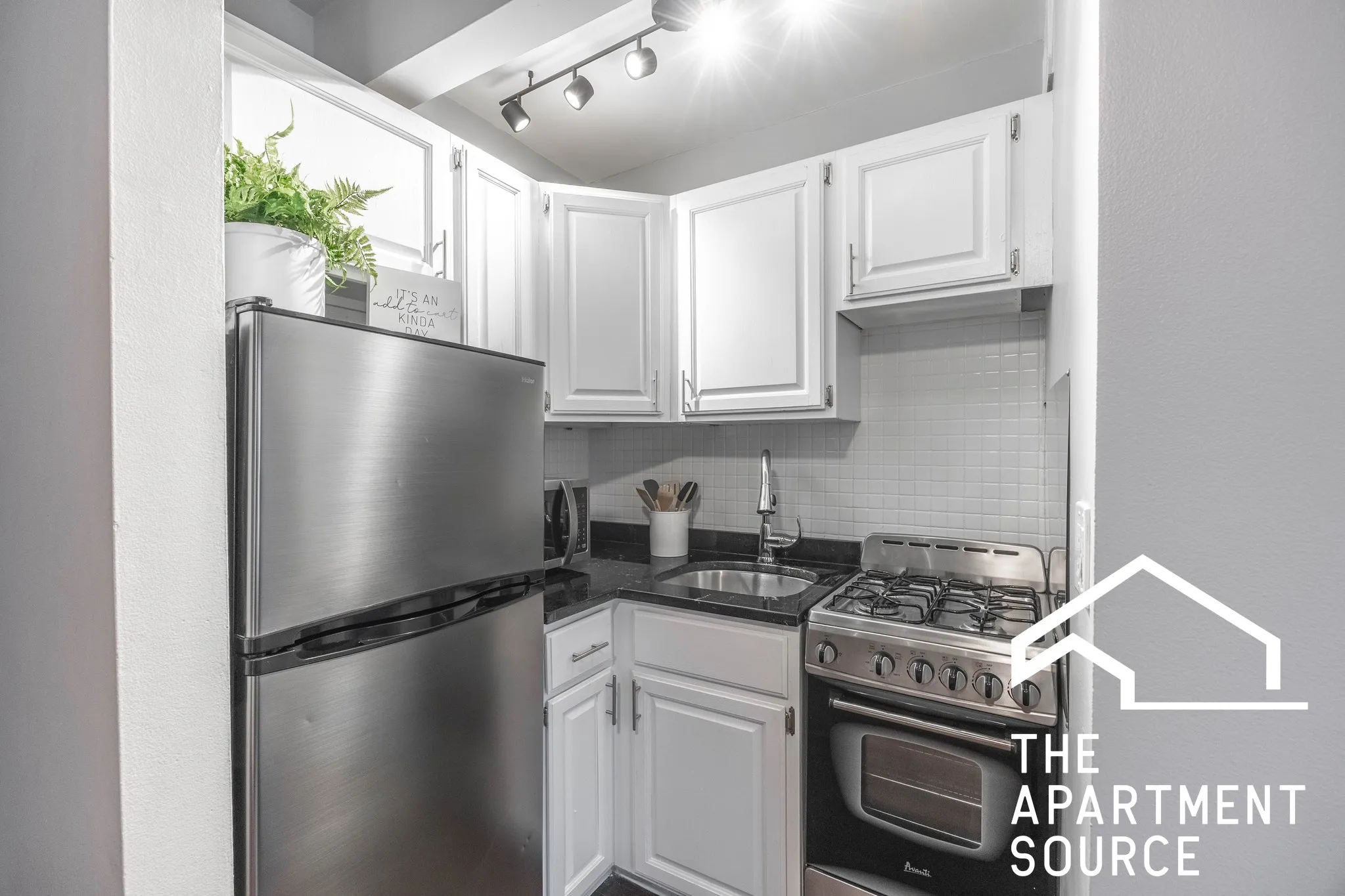 1140 N La Salle Dr   60610 60610-The Oliver on LaSalle-unit#707-Chicago-IL