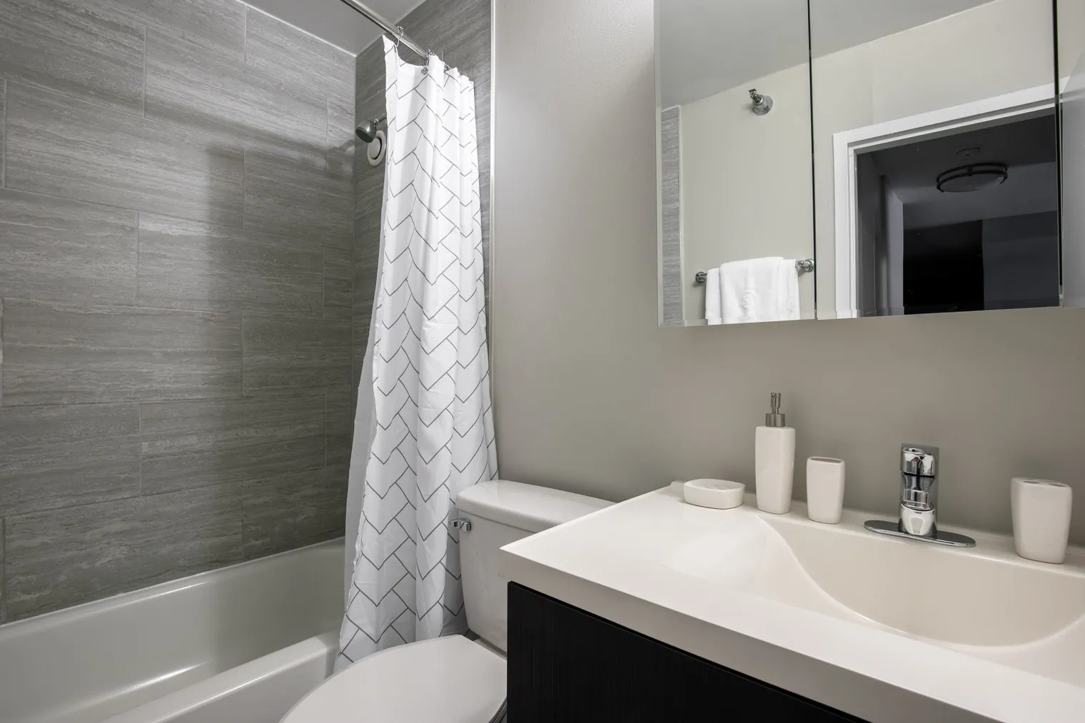 1 E Delaware Pl   60611 60611-One East Delaware-unit#ID221-Chicago-IL