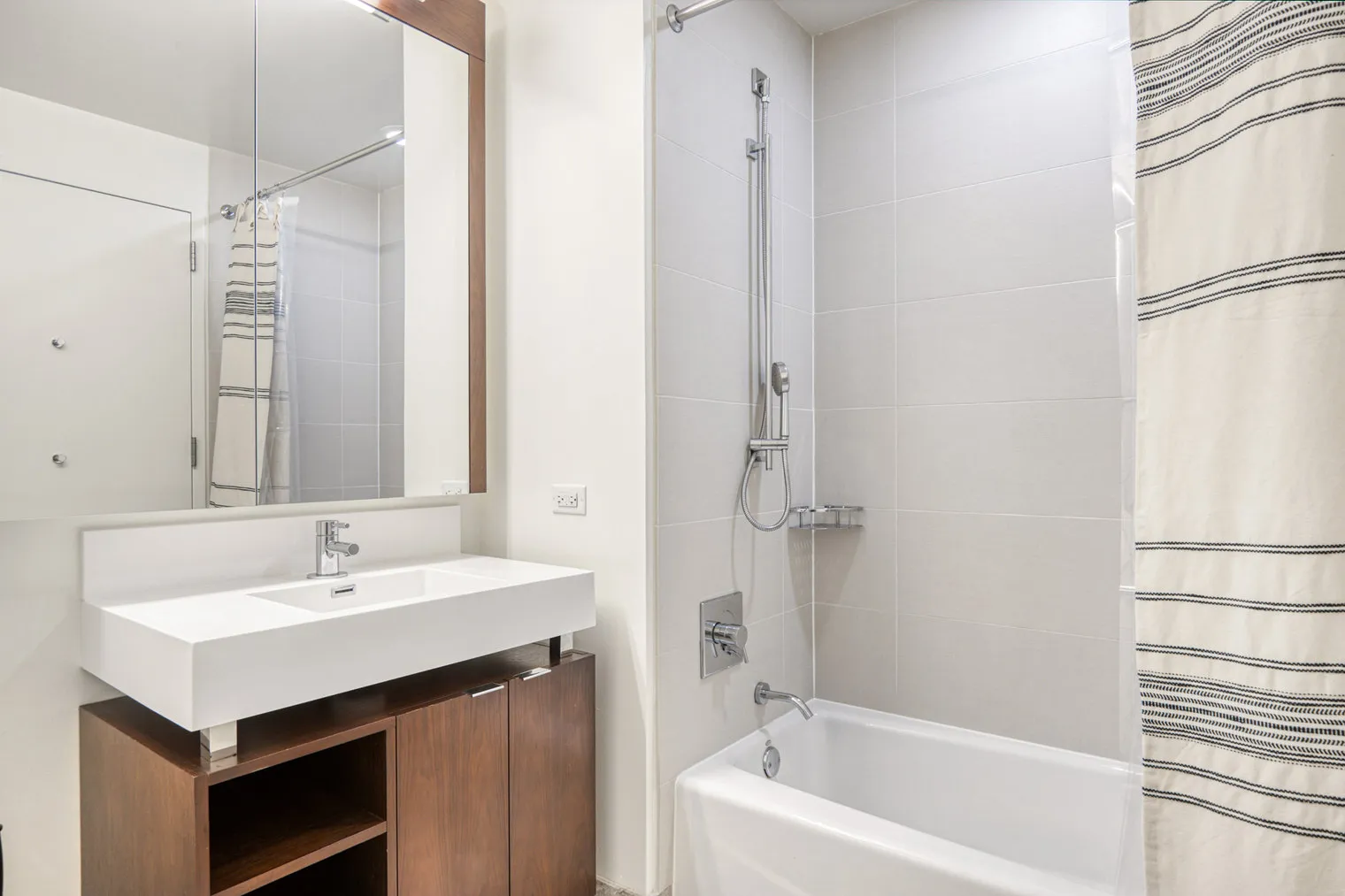 500 N Lake Shore Dr   60611 60611-500 Lake Shore-unit#ID436-Chicago-IL