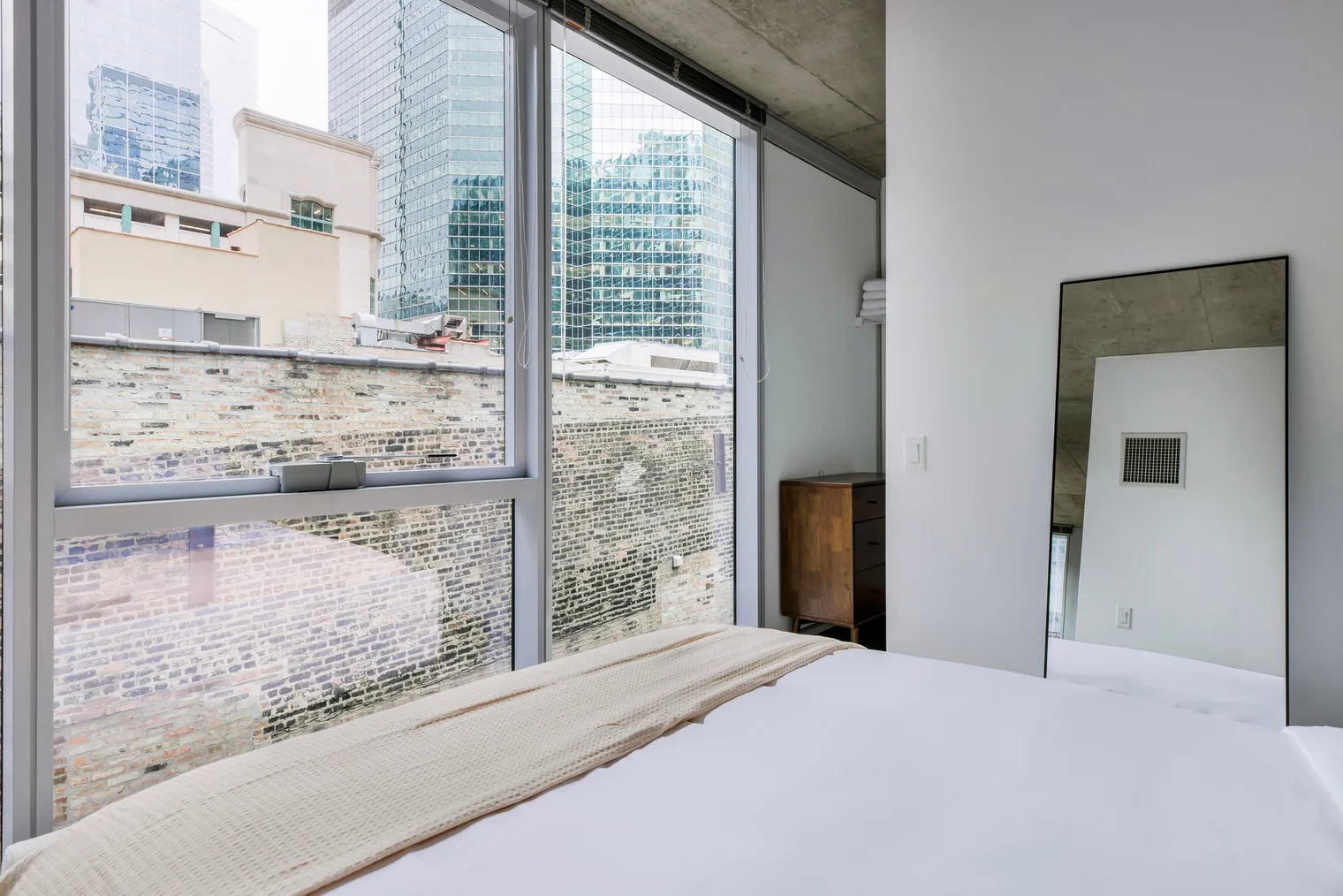 215 W Lake St   60606 60606-Linea-unit#ID1331-Chicago-IL