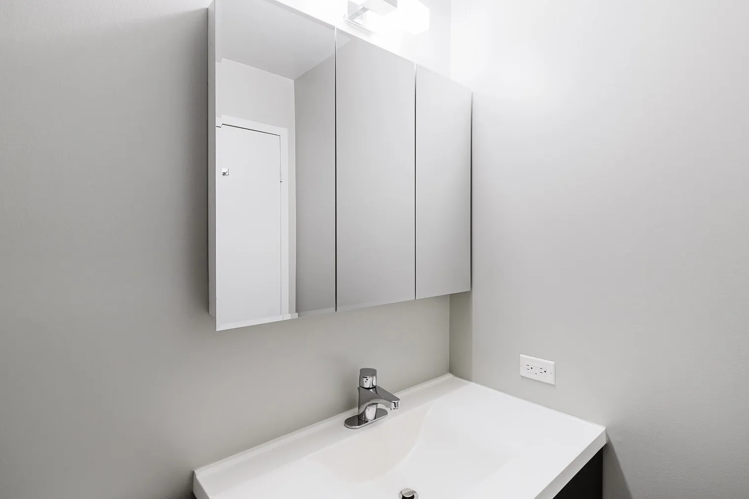 1 E Delaware Pl   60611 60611-One East Delaware-unit#ID1126-Chicago-IL