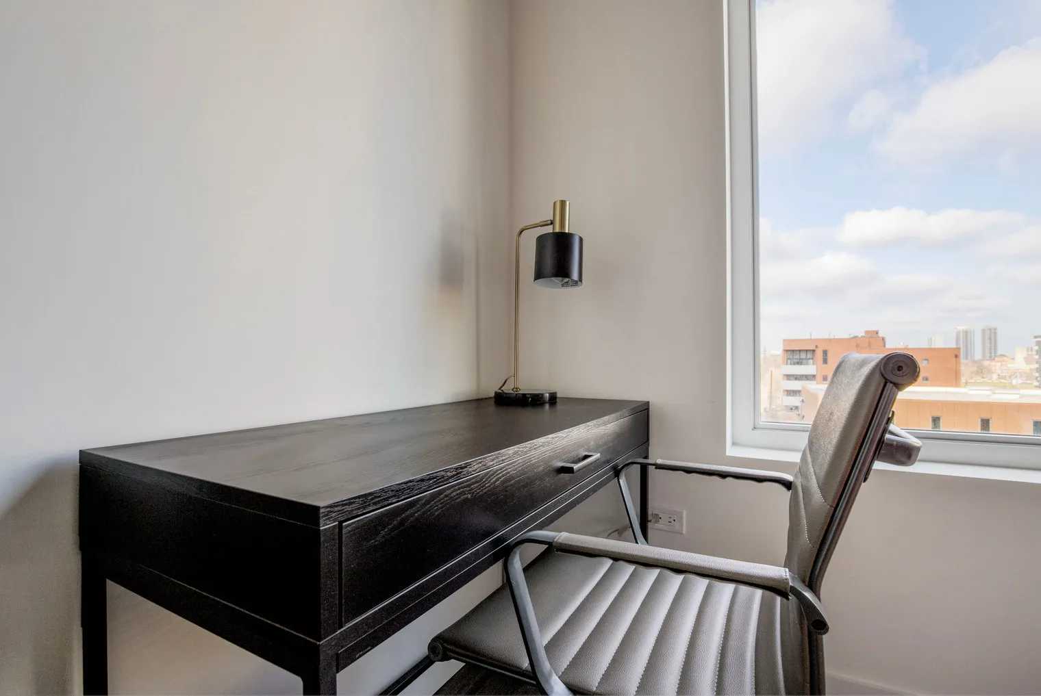 751 N Hudson Ave   60654 60654-Hugo II-unit#ID1040-Chicago-IL