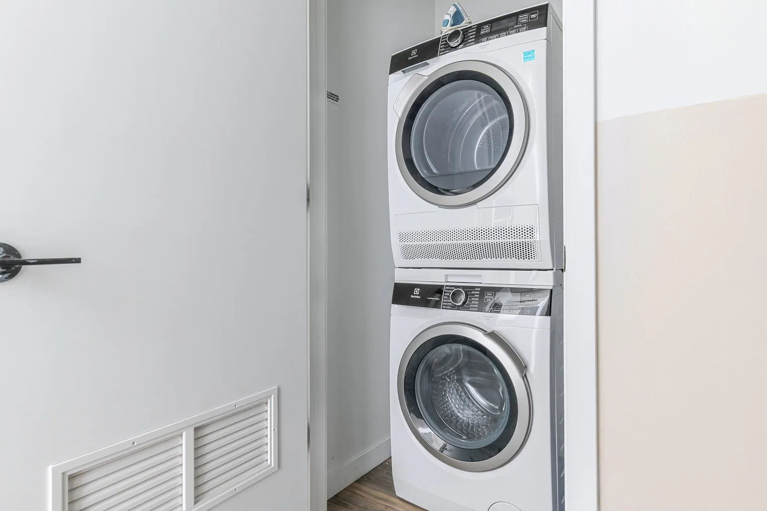 61 W Erie St   60654 60654-The Opal-unit#ID1410-Chicago-IL