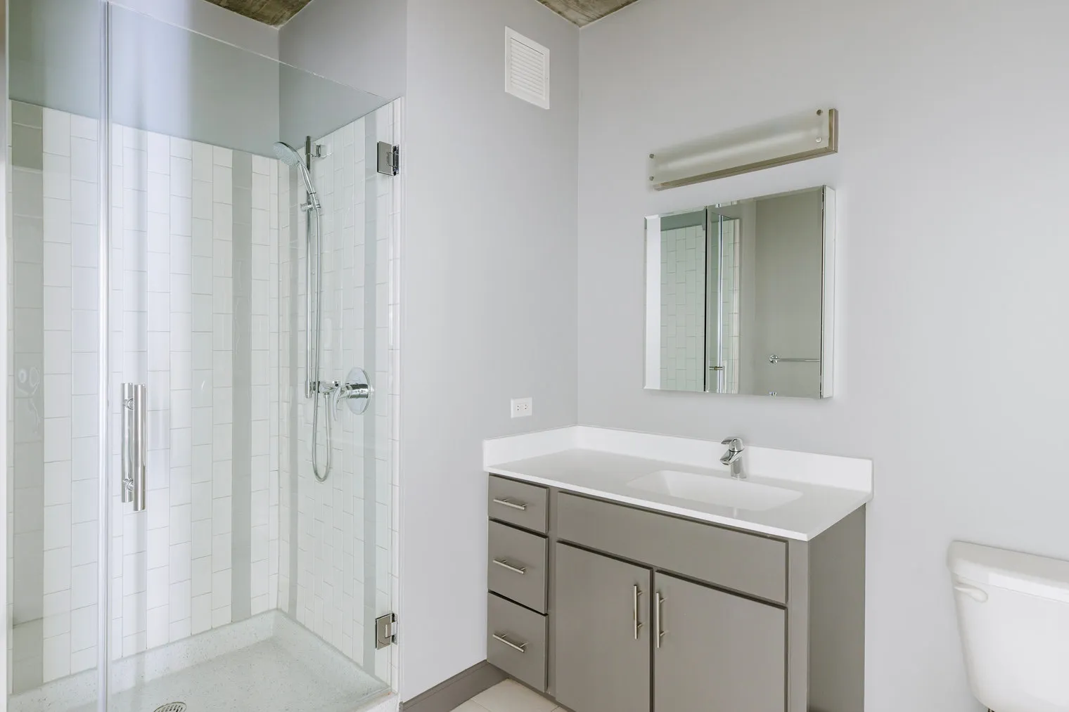 215 W Lake St   60606 60606-Linea-unit#ID1331-Chicago-IL