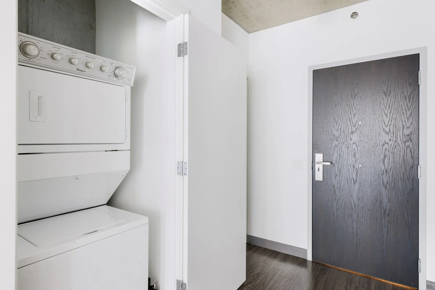 215 W Lake St   60606 60606-Linea-unit#ID1331-Chicago-IL