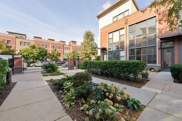 949 N Howe St 60610 60610-River Village-Chicago-IL