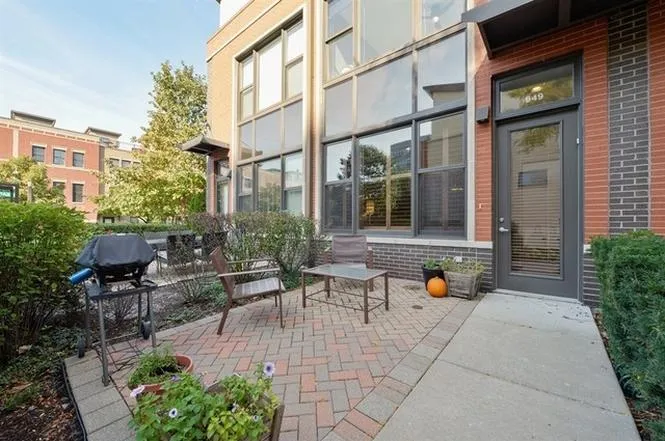 949 N Howe St 60610 60610-River Village-Chicago-IL