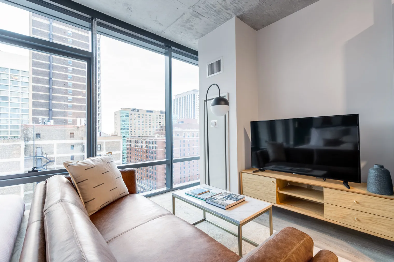 450 W Belmont Ave 60657 60657-Four50 -unit#ID202-Chicago-IL