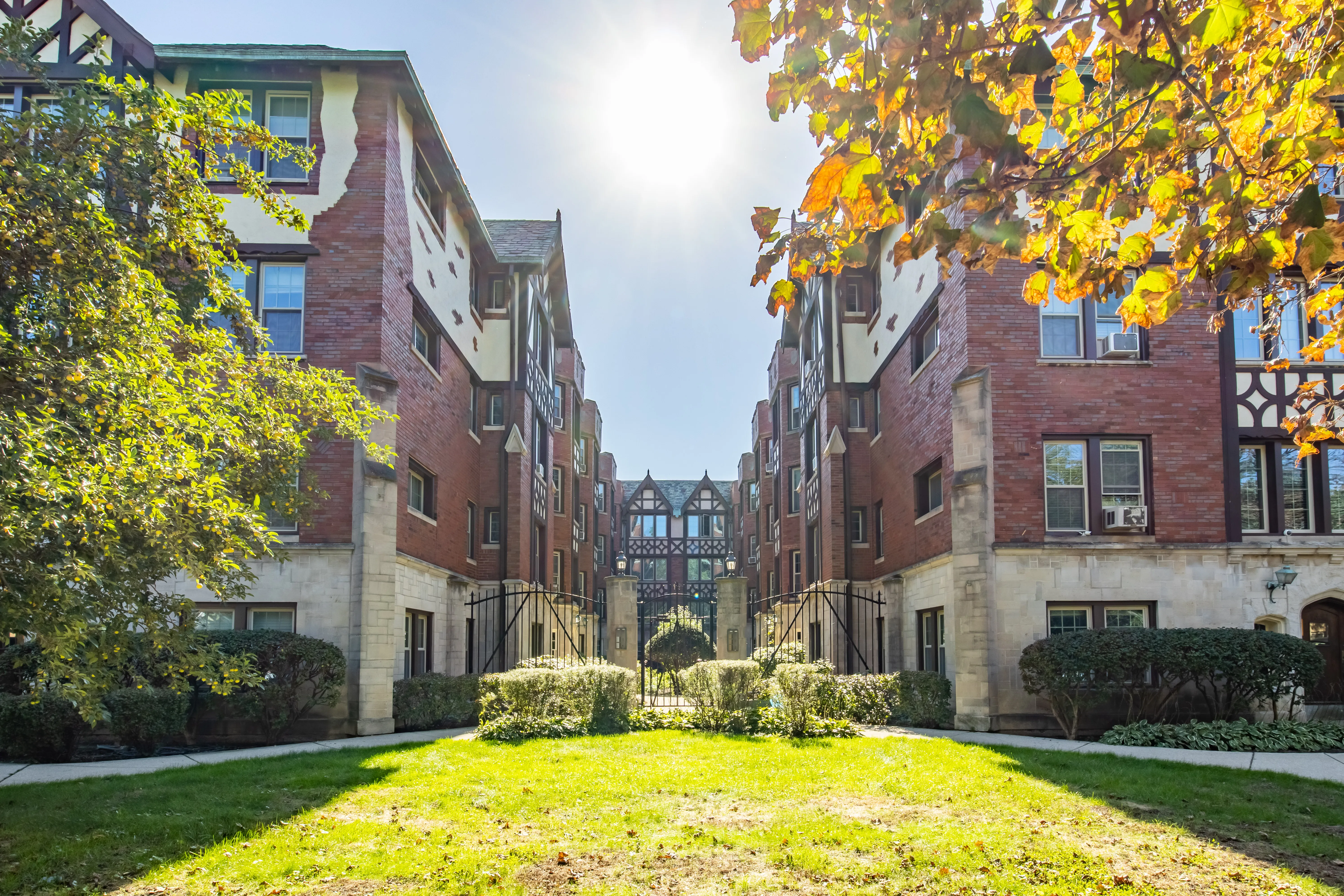 1645 W Touhy Ave   60626 60626-unit#3W-Chicago-IL