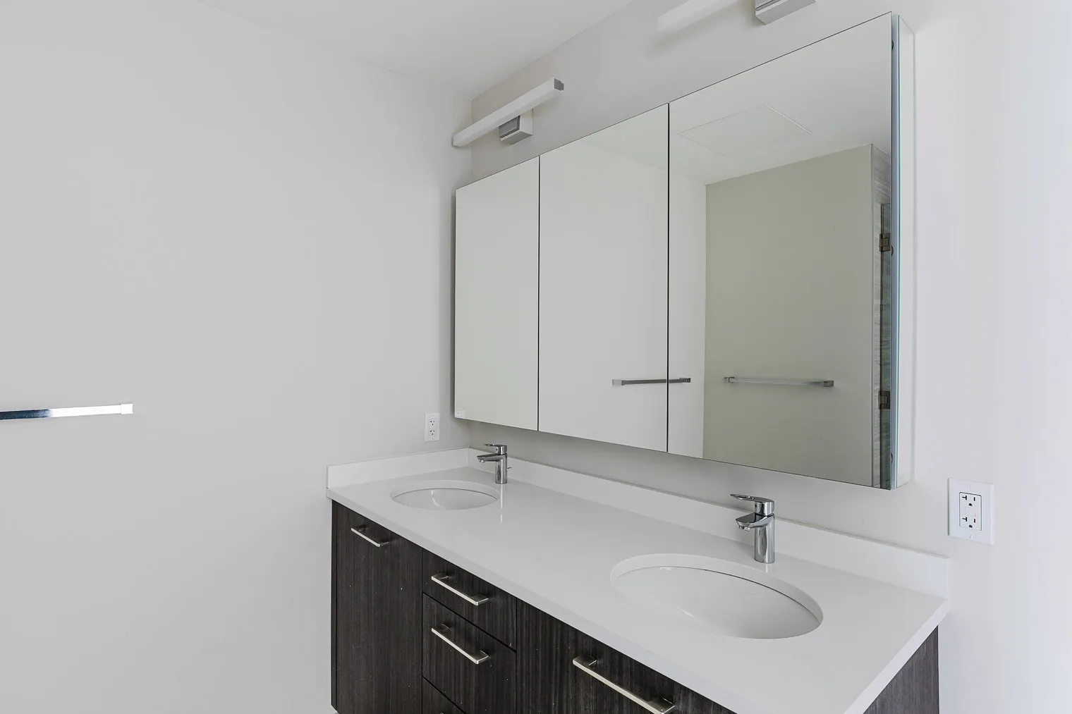 8 E Huron St   60611 60611-8 East Huron-unit#ID1113-Chicago-IL