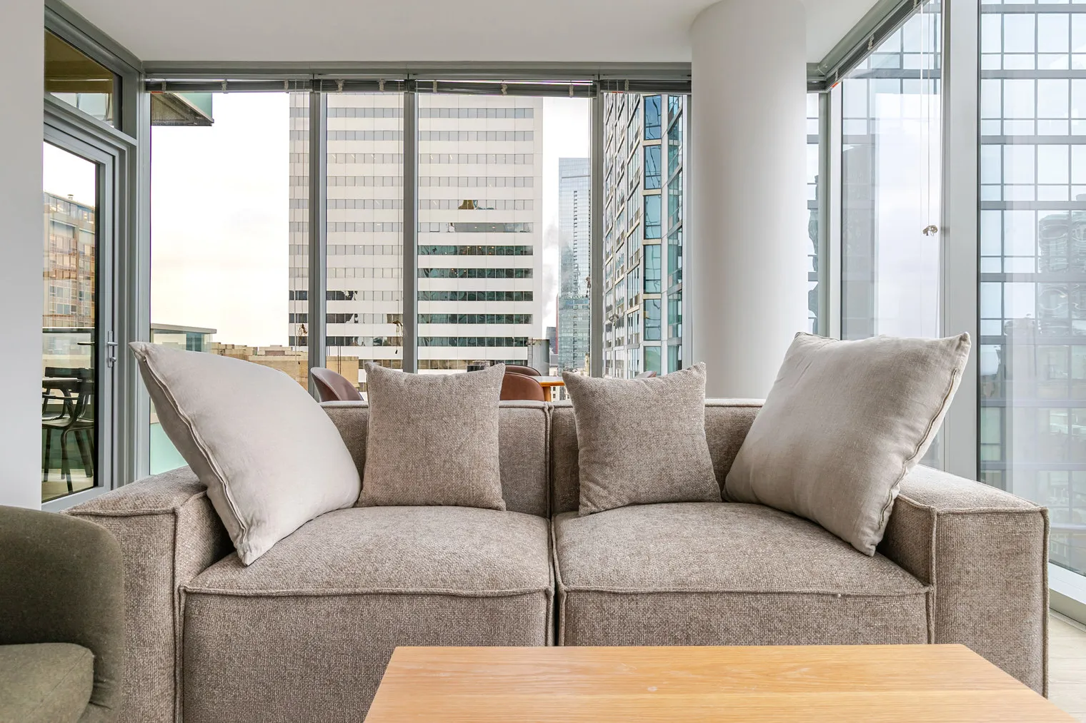 201 N Garland Ct   60601 60601-Mila-unit#ID1392-Chicago-IL