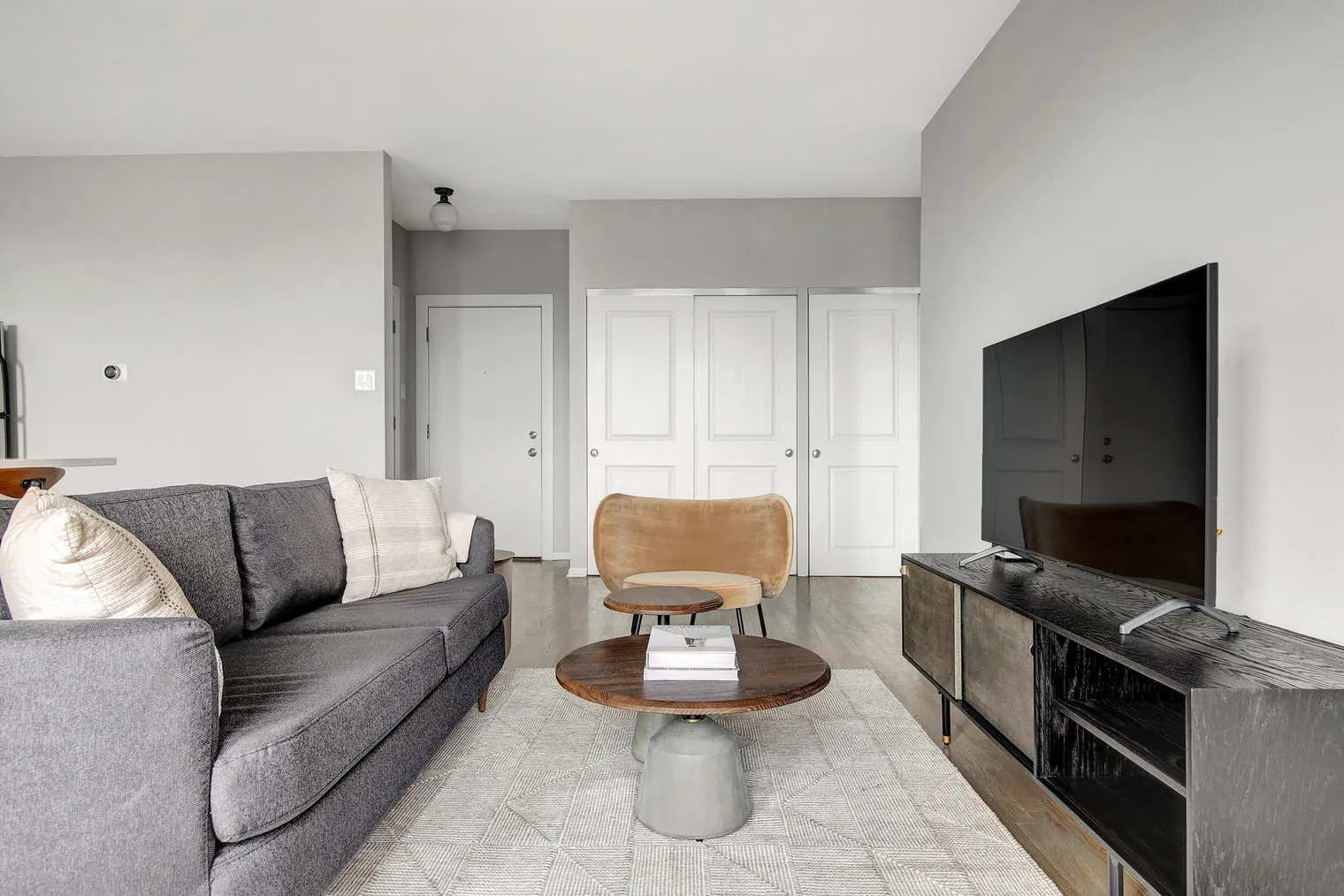 911 W School St   60657 60657-3264 N. Clark-unit#ID472-Chicago-IL