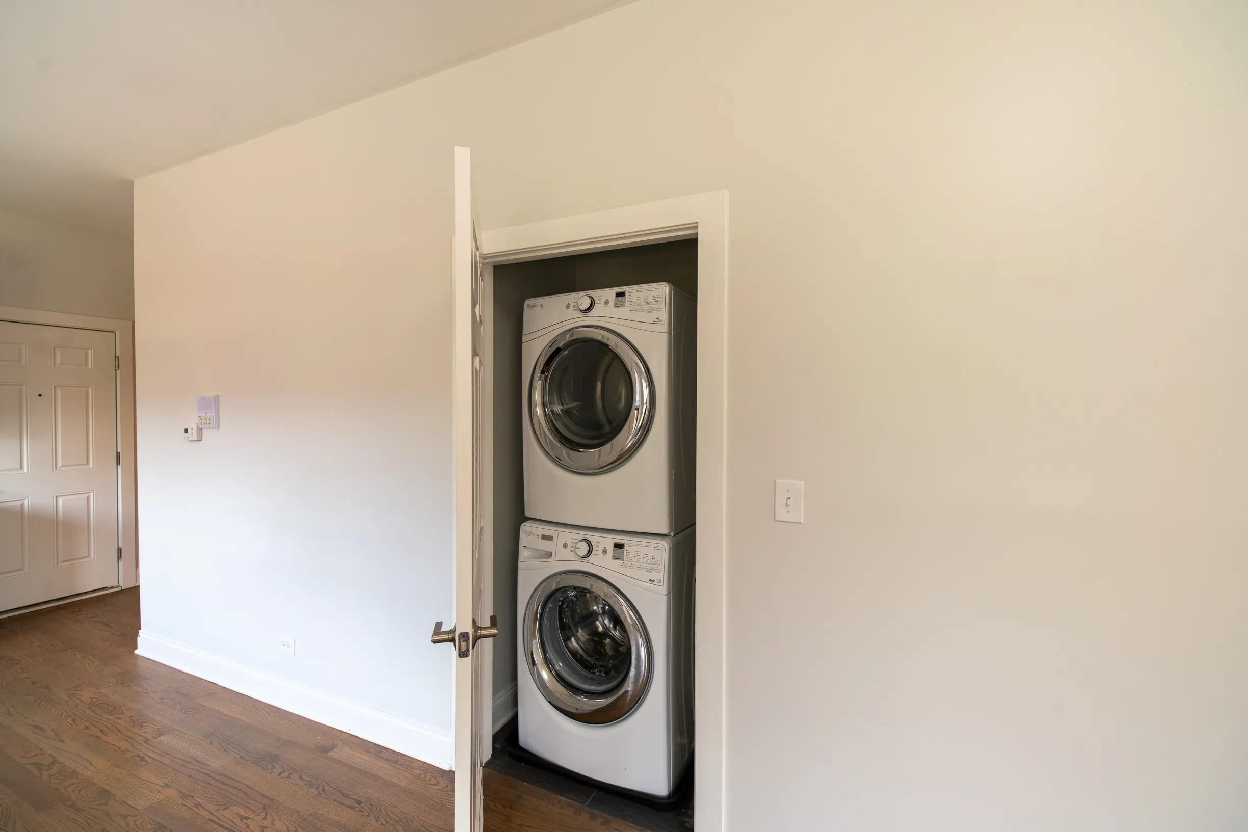 1355 W Bryn Mawr Ave   60660 60660-unit#2W-Chicago-IL