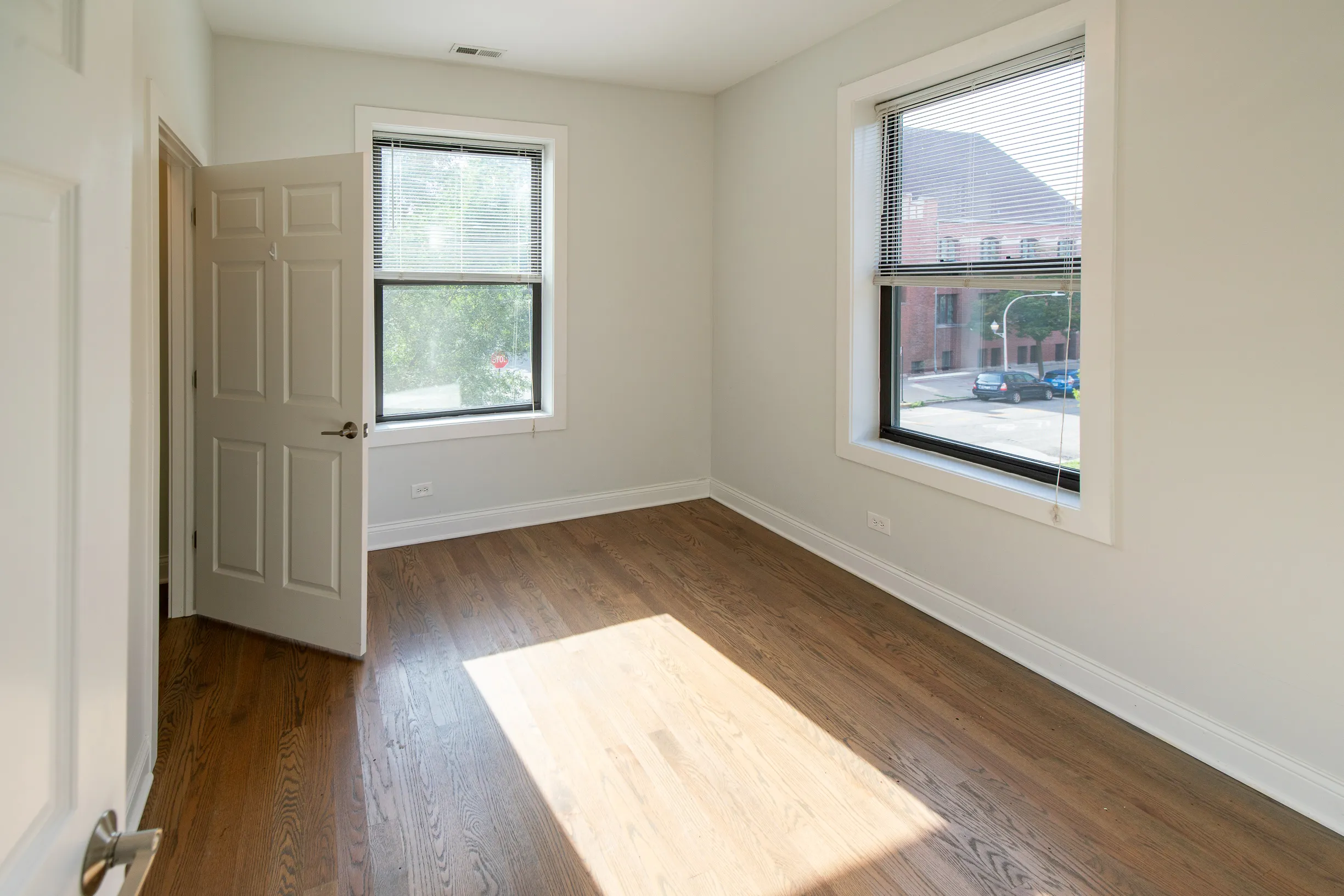 1355 W Bryn Mawr Ave   60660 60660-unit#2W-Chicago-IL