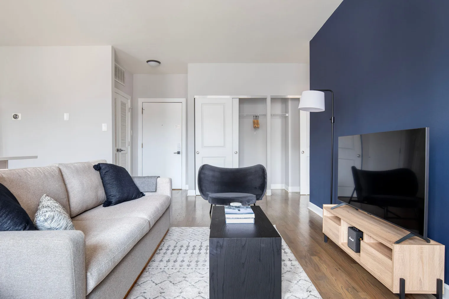 911 W School St 60657 60657-3264 N. Clark-unit#ID944-Chicago-IL