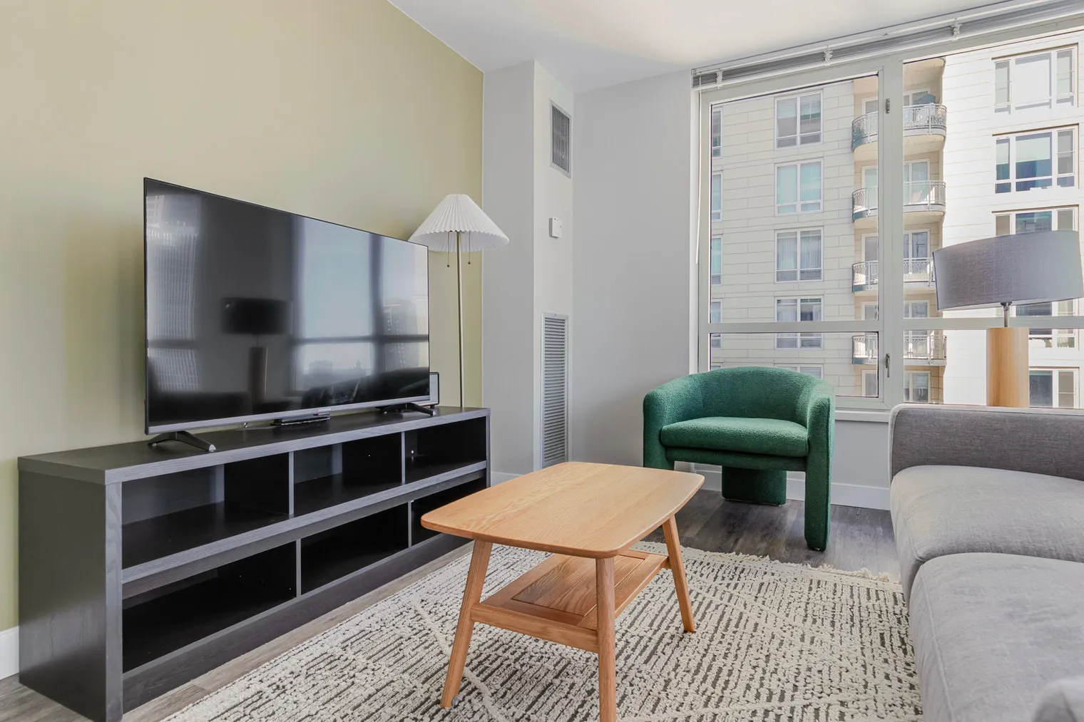 1 E Delaware Pl   60611 60611-One East Delaware-unit#ID1358-Chicago-IL