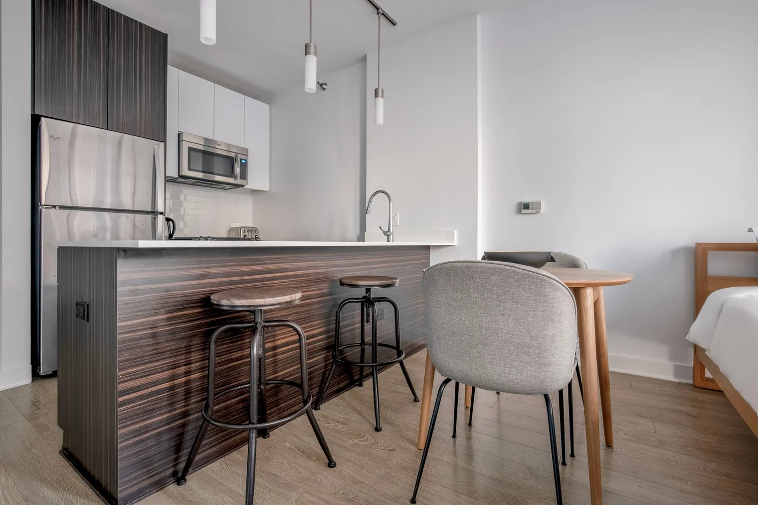 201 N Garland Ct   60601 60601- Mila-unit#ID1017-Chicago-IL