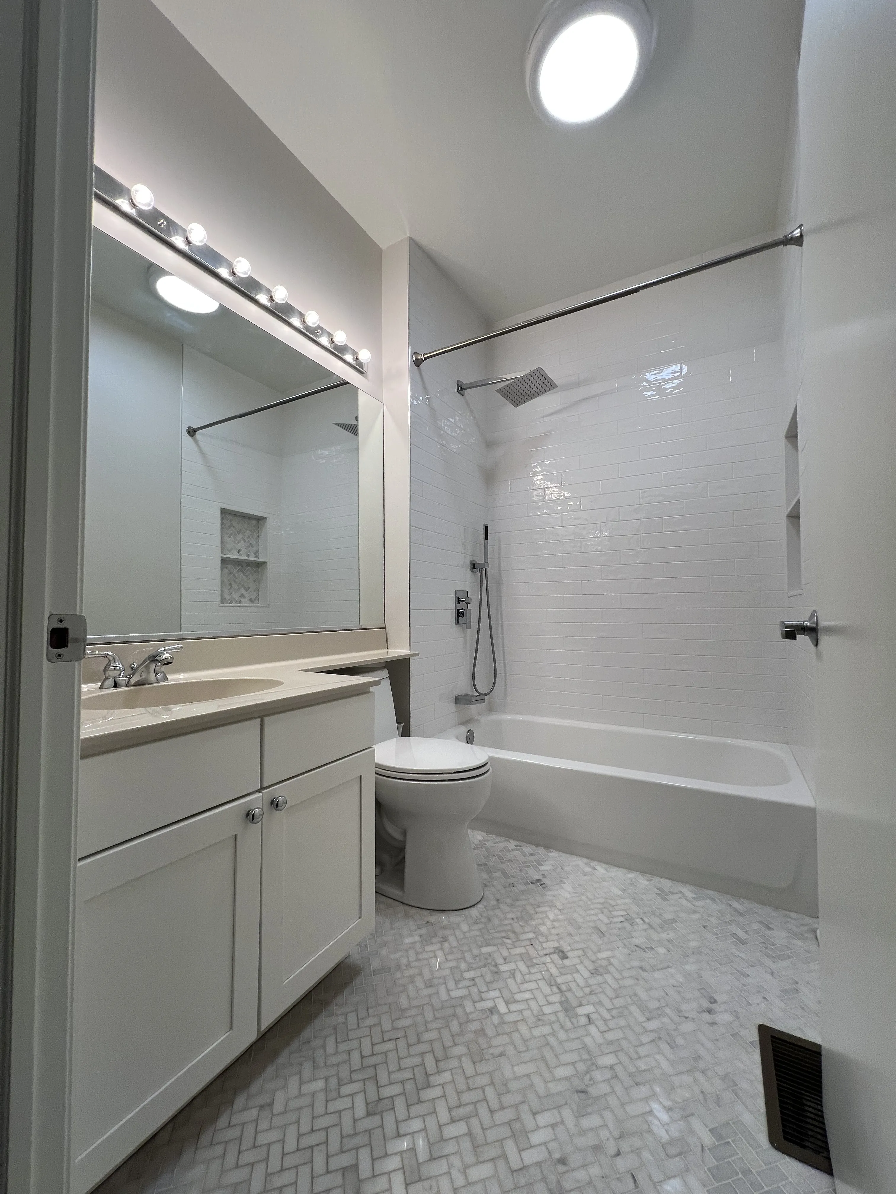 949 N Howe St 60610 60610-River Village-Chicago-IL