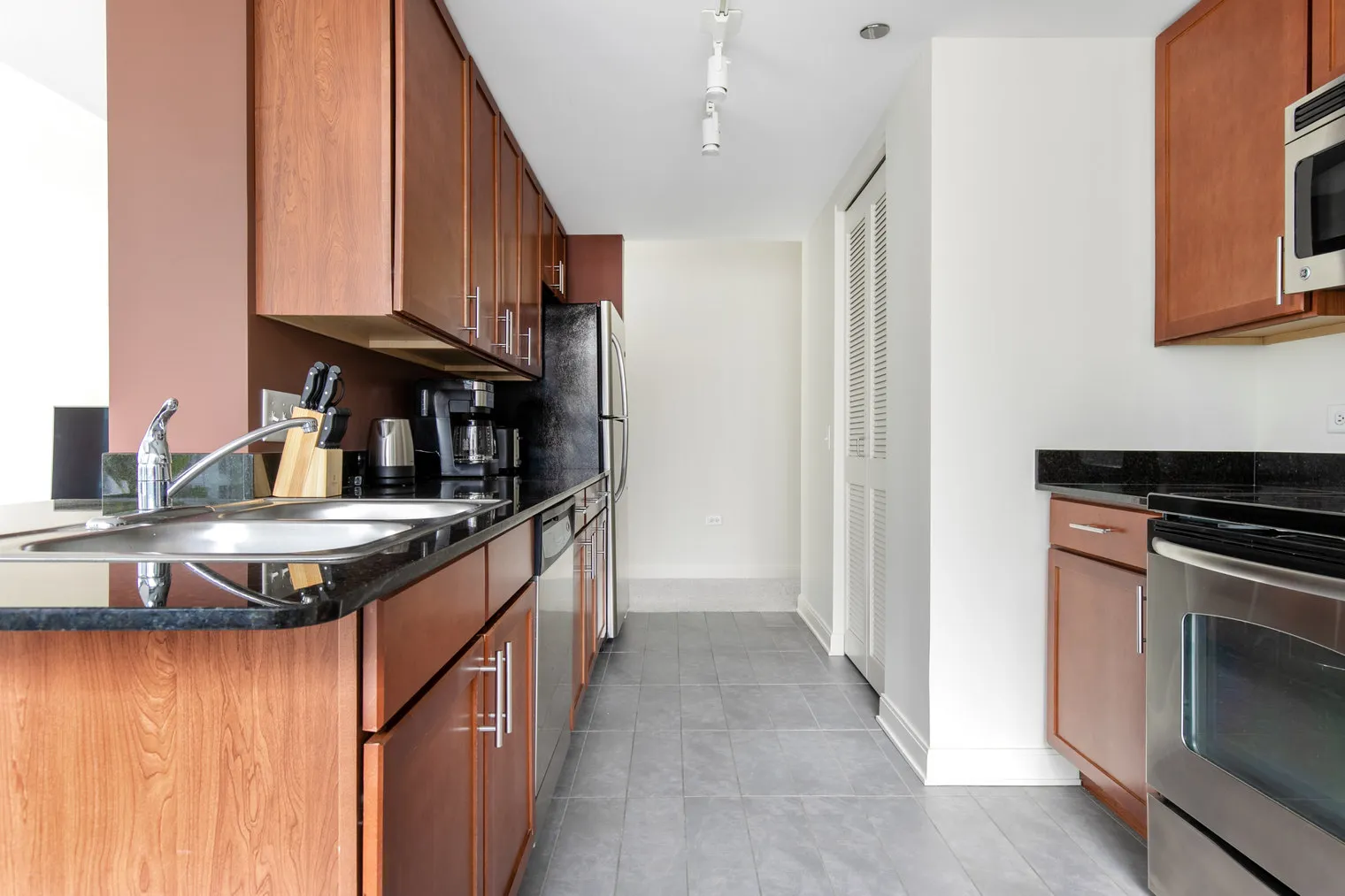 210 N Wells St   60601 60601-Lake & Wells Apartments-unit#ID271-Chicago-IL