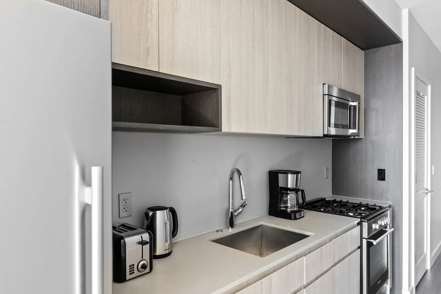 1210 S INDIANA AVE 60605- NEMA-unit#ID744-Chicago-IL