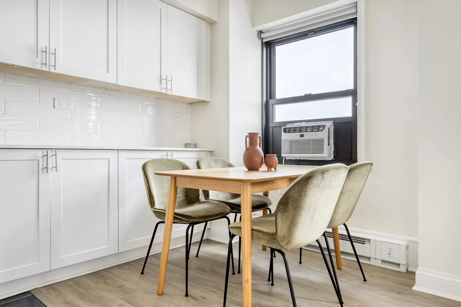 1400 N Lake Shore Dr   60610 60610-The Deco-unit#ID556-Chicago-IL