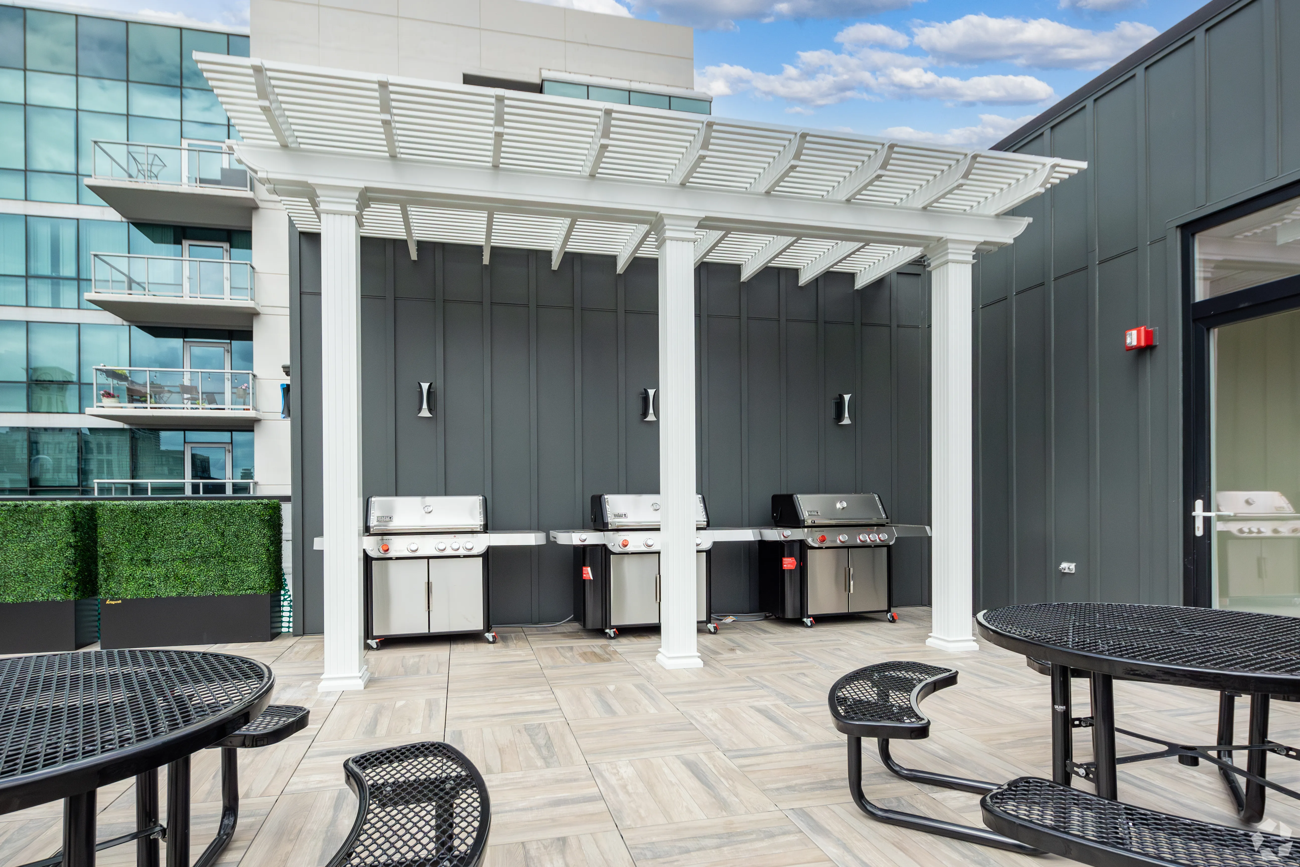 812 W Adams St   60607 60607-Luxe Suites Chicago -unit#600-Chicago-IL