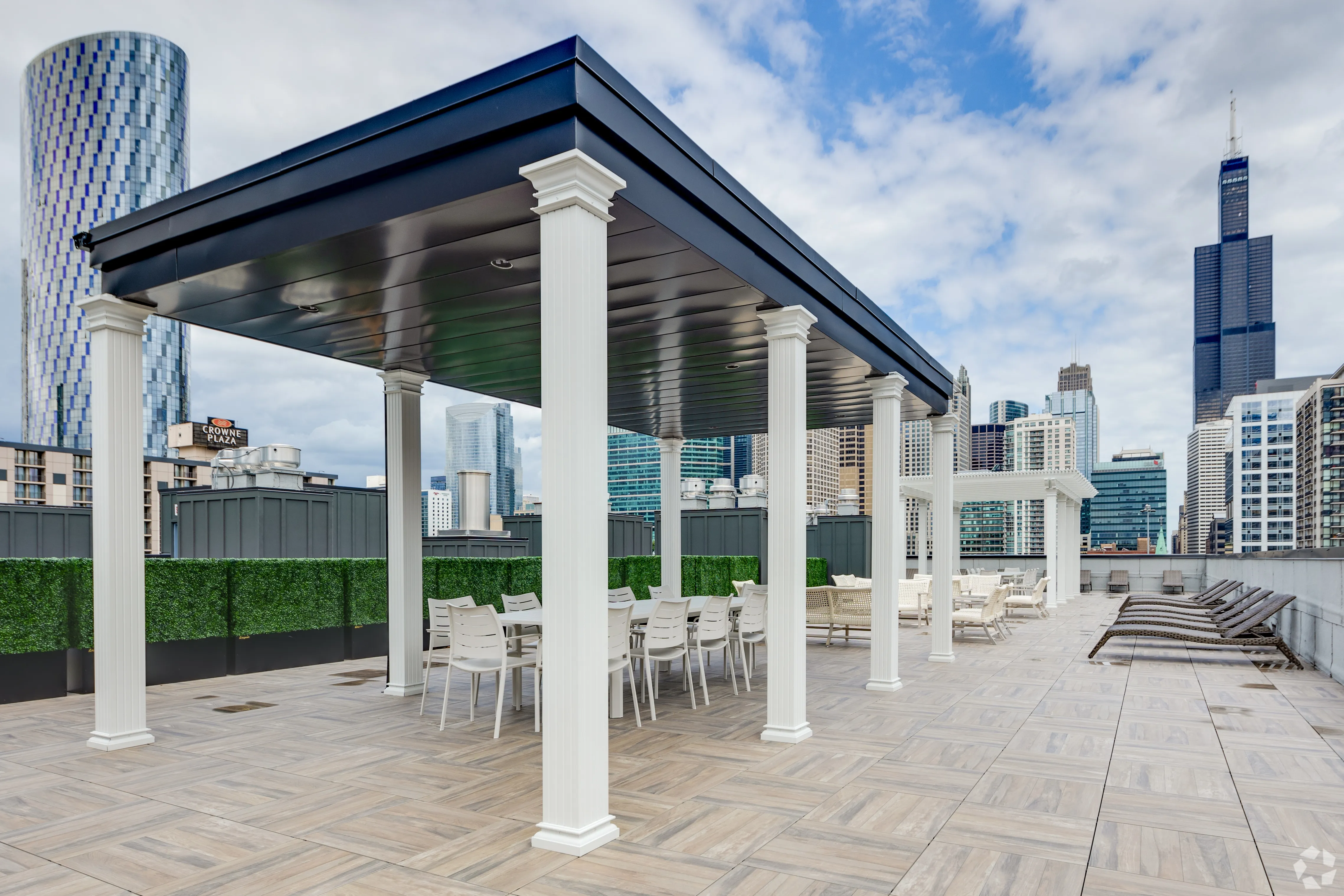 812 W Adams St   60607 60607-Luxe Suites Chicago -unit#600-Chicago-IL