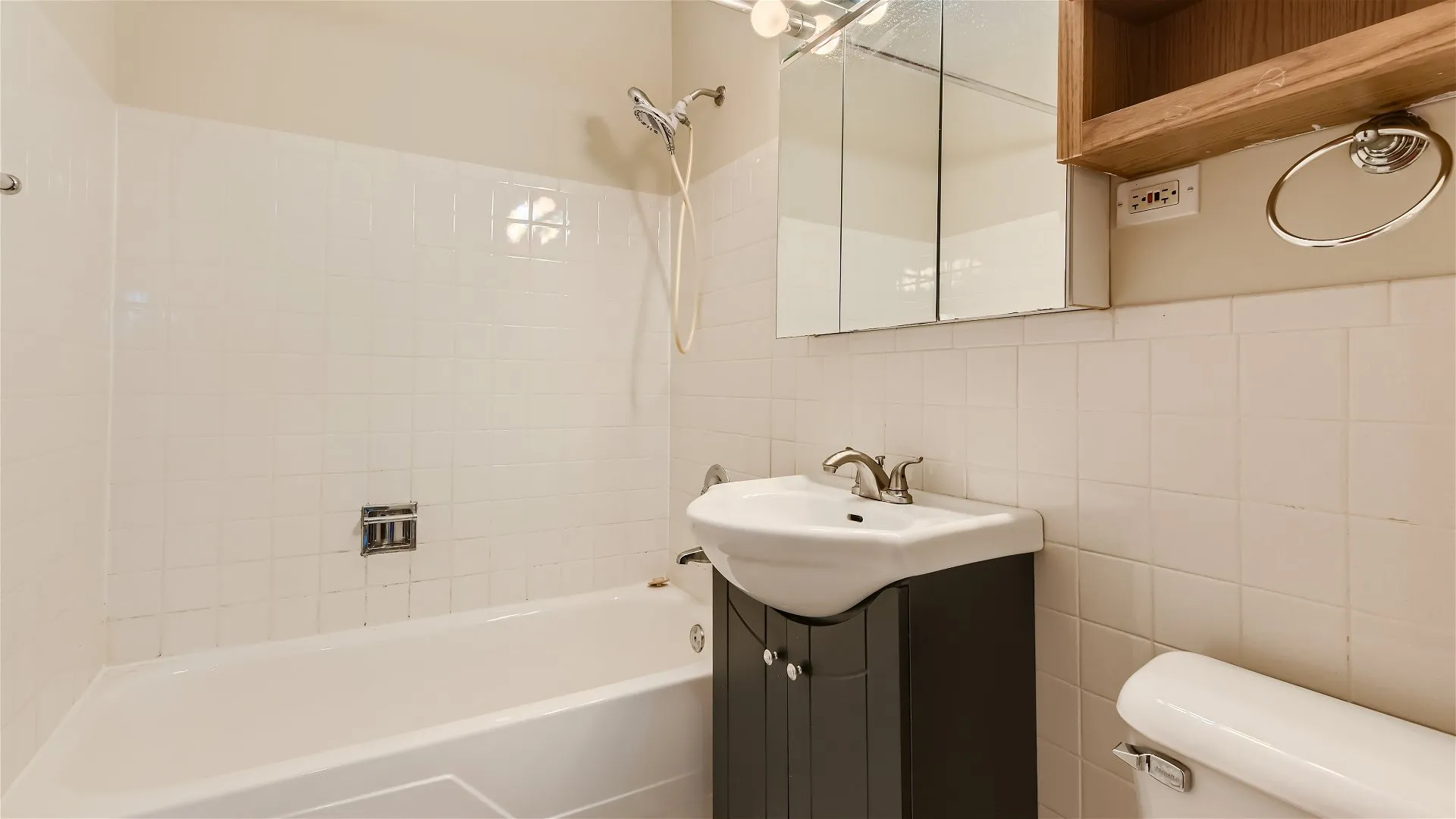 8936 N Parkside Ave   60016 60016-Ballard Point-unit#311-Des Plaines-IL