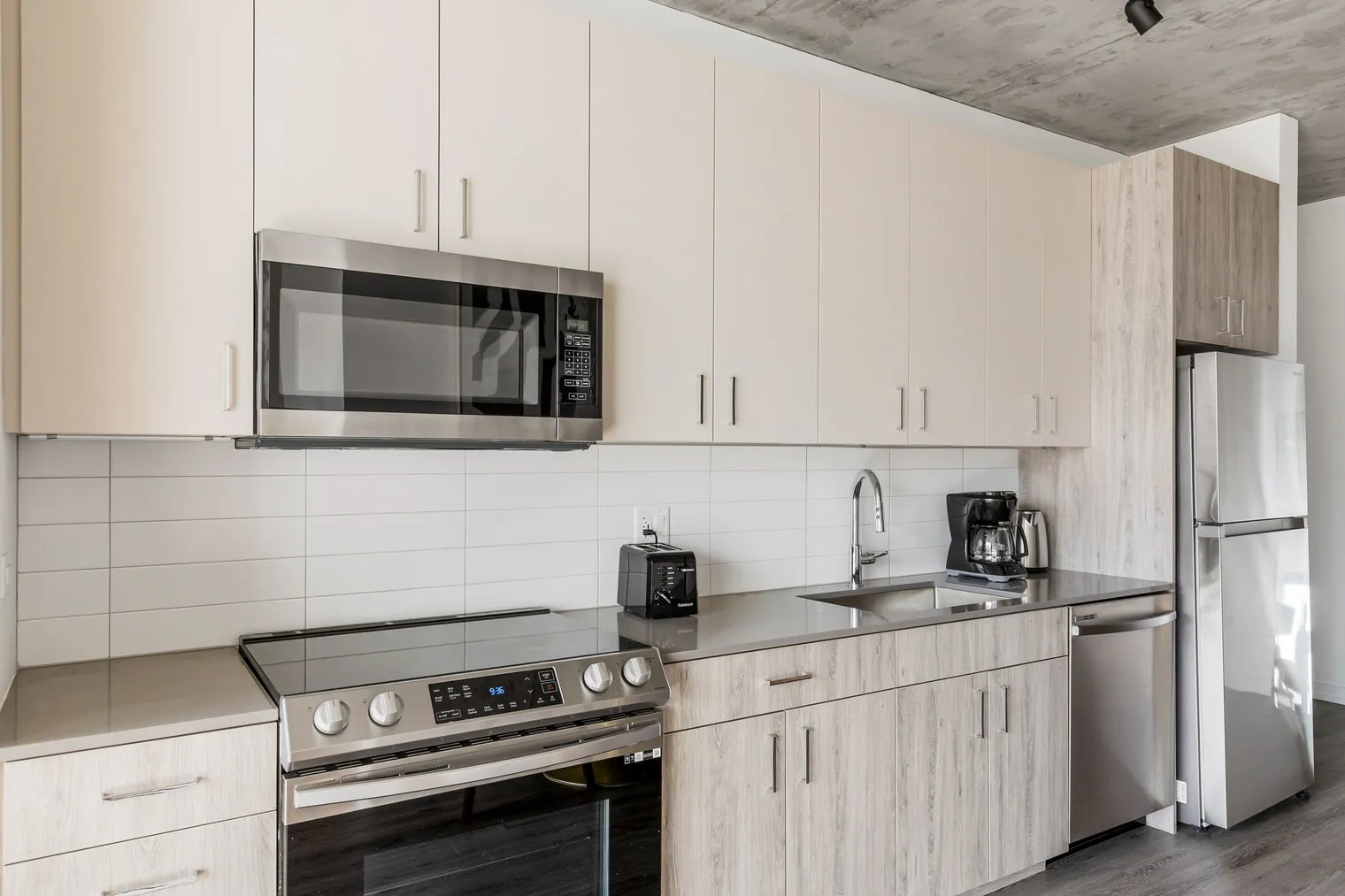 460 W Ave 60654 60654-Common 808-unit#ID1351-Chicago-IL