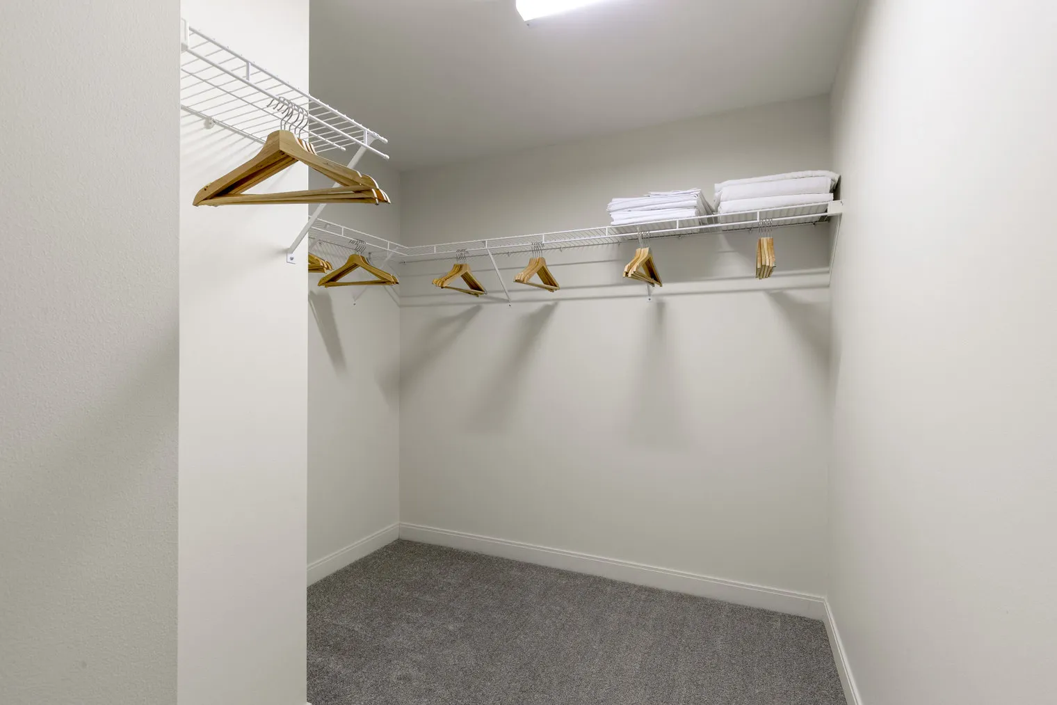 210 N Wells St 60601 60601-Lake & Wells Apartments-unit#ID228-Chicago-IL