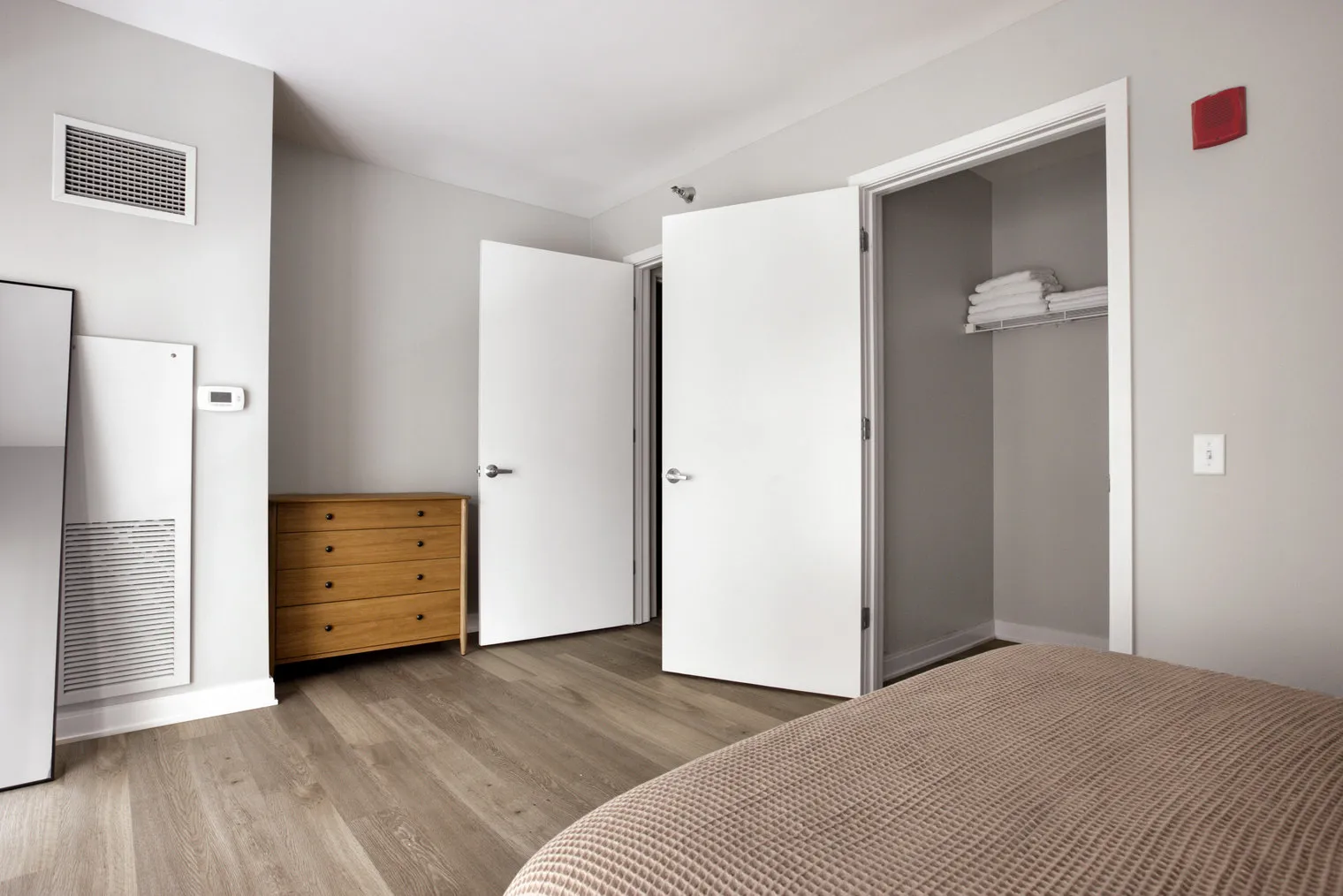 210 N Wells St 60601 60601-Lake & Wells Apartments-unit#ID671-Chicago-IL