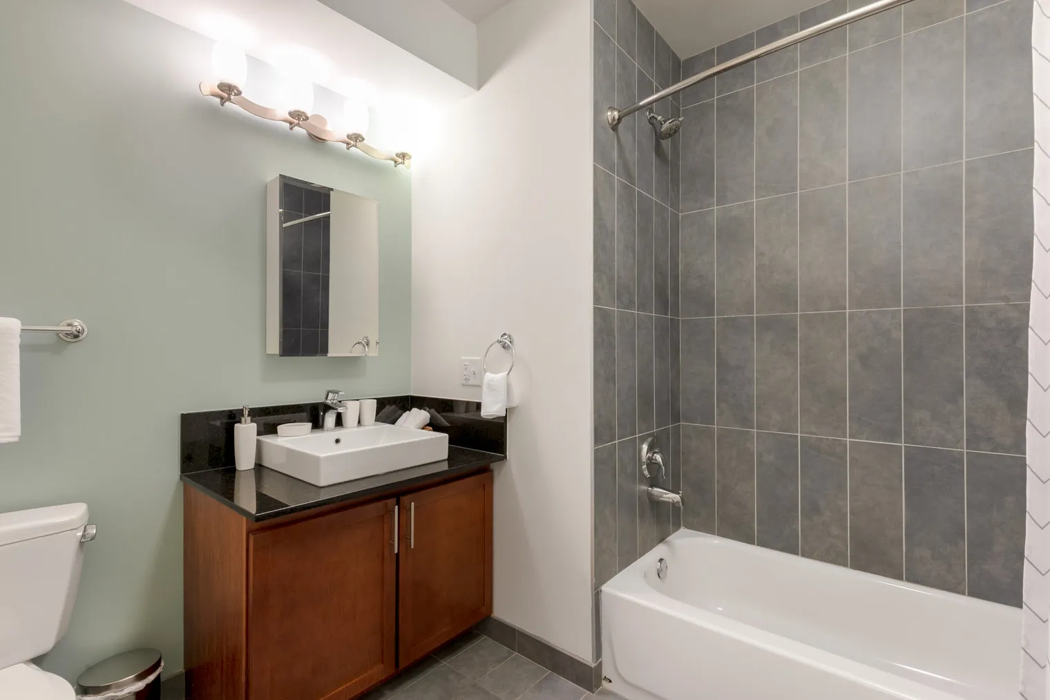 210 N Wells St 60601 60601-Lake & Wells Apartments-unit#ID228-Chicago-IL