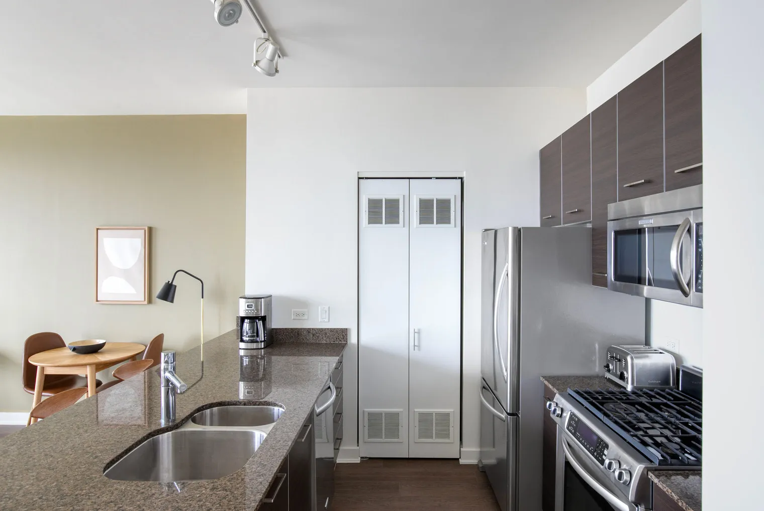 910 W Huron St   60642 60642-Mondial-unit#id1023-Chicago-IL