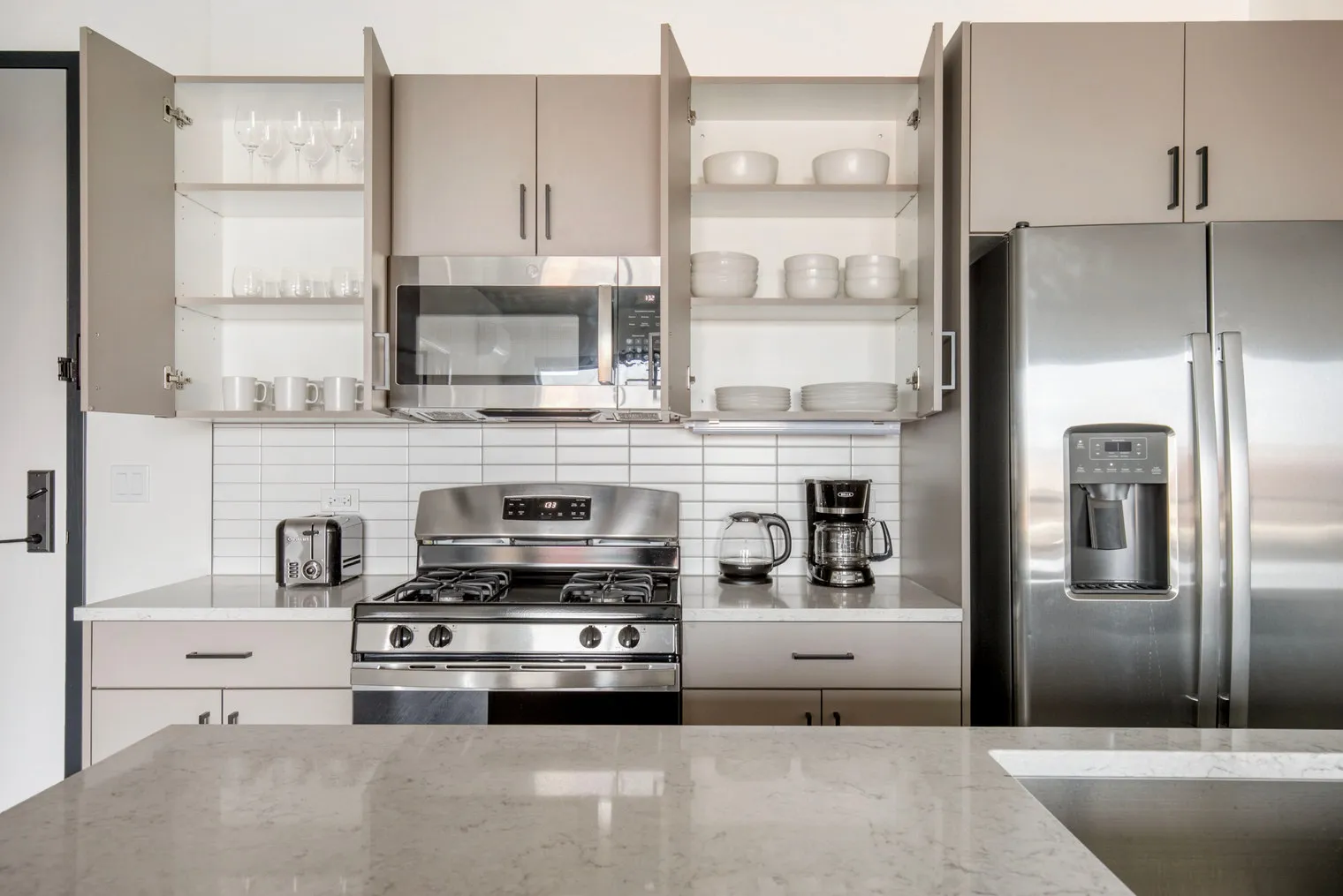 751 N Hudson Ave 60654 60654-Hugo II-unit#ID1040-Chicago-IL