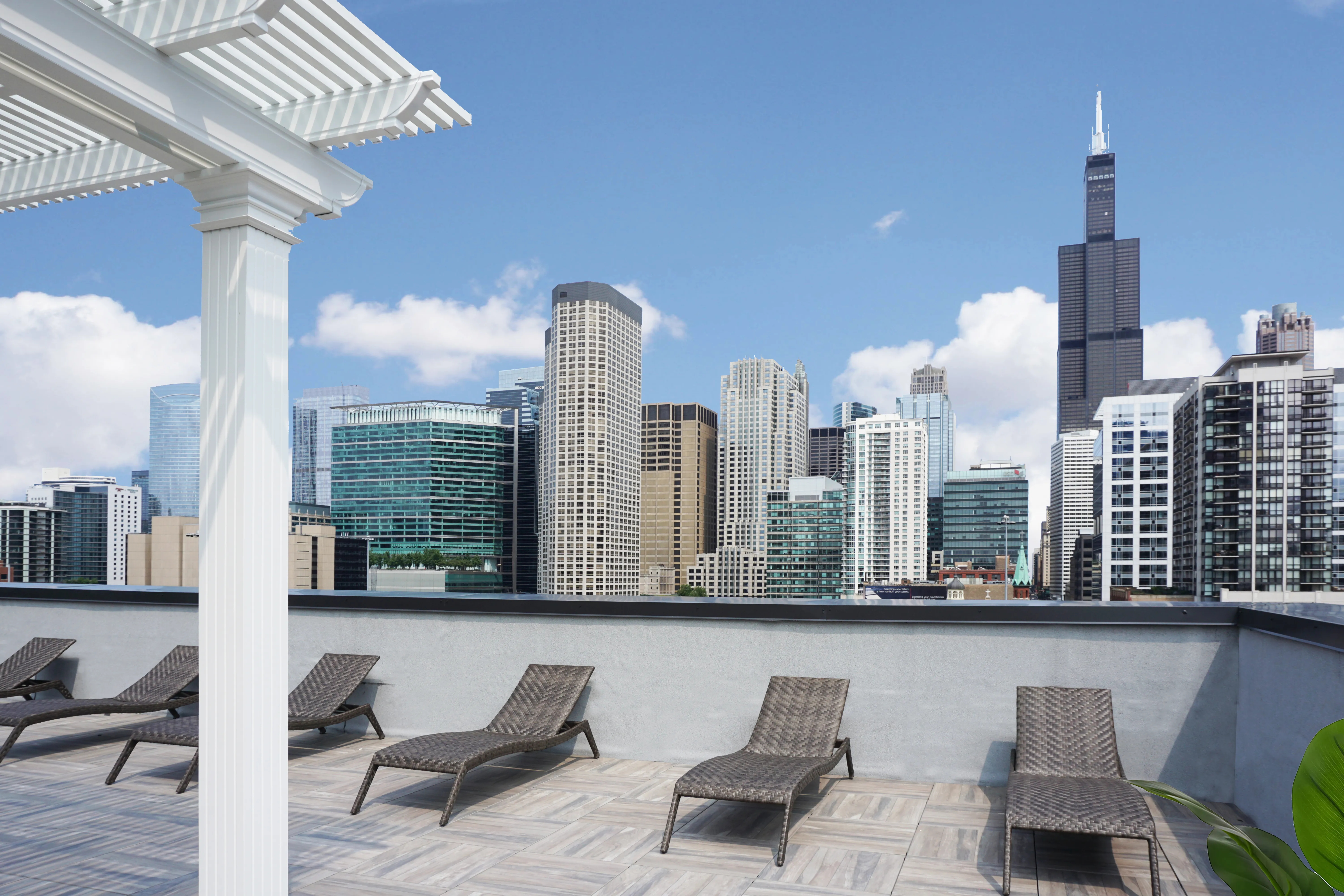 812 W Adams St 60607 60607-Luxe Suites Chicago -unit#410-Chicago-IL