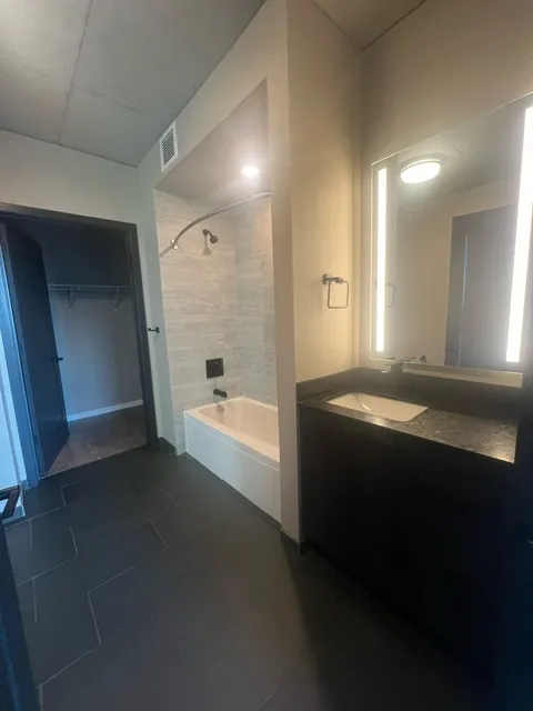 933 W Washington Blvd   60606 60606-unit#1101-Chicago-IL