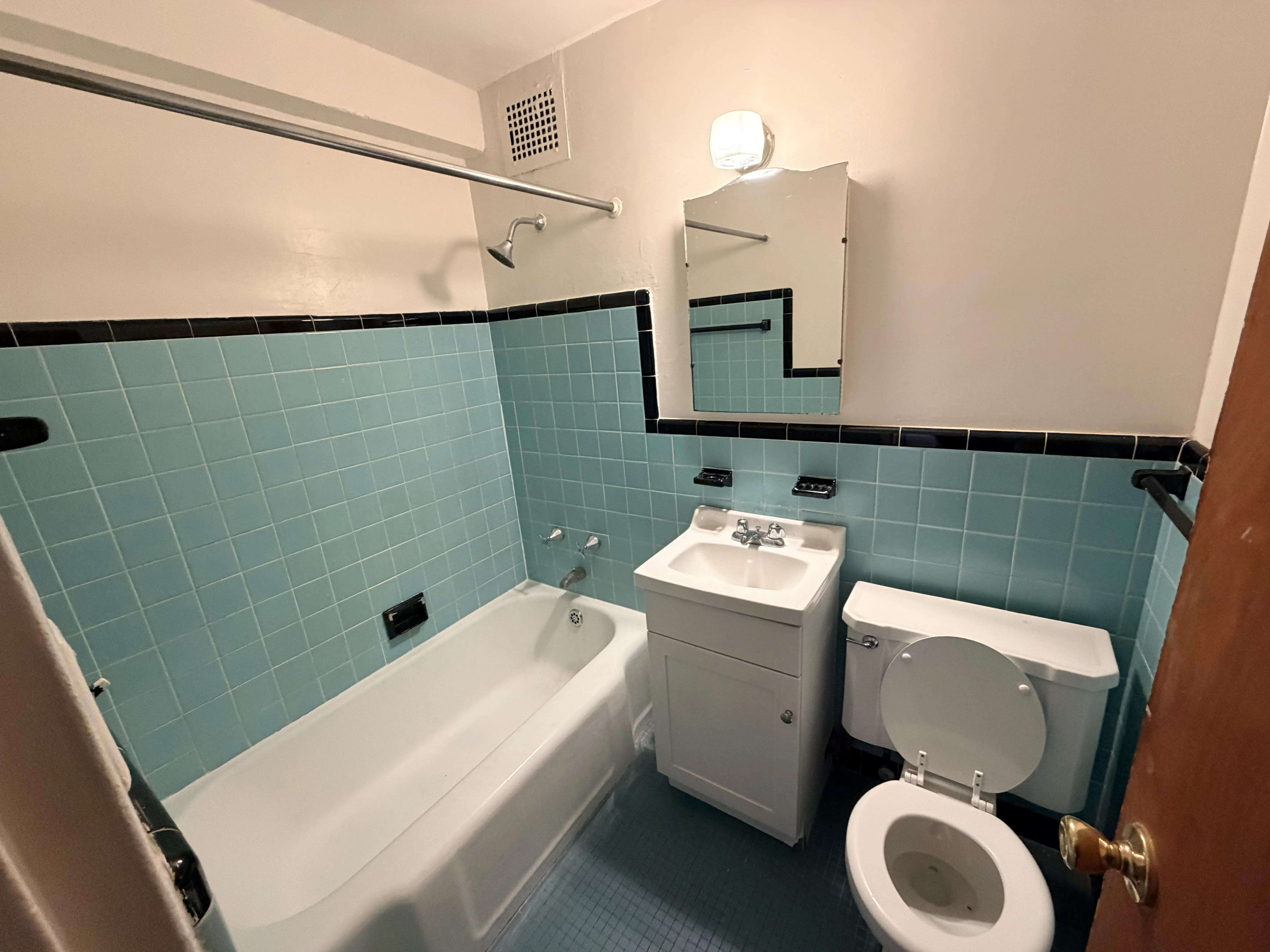 7040 N Sheridan Rd   60626 60626-unit#401-Chicago-IL