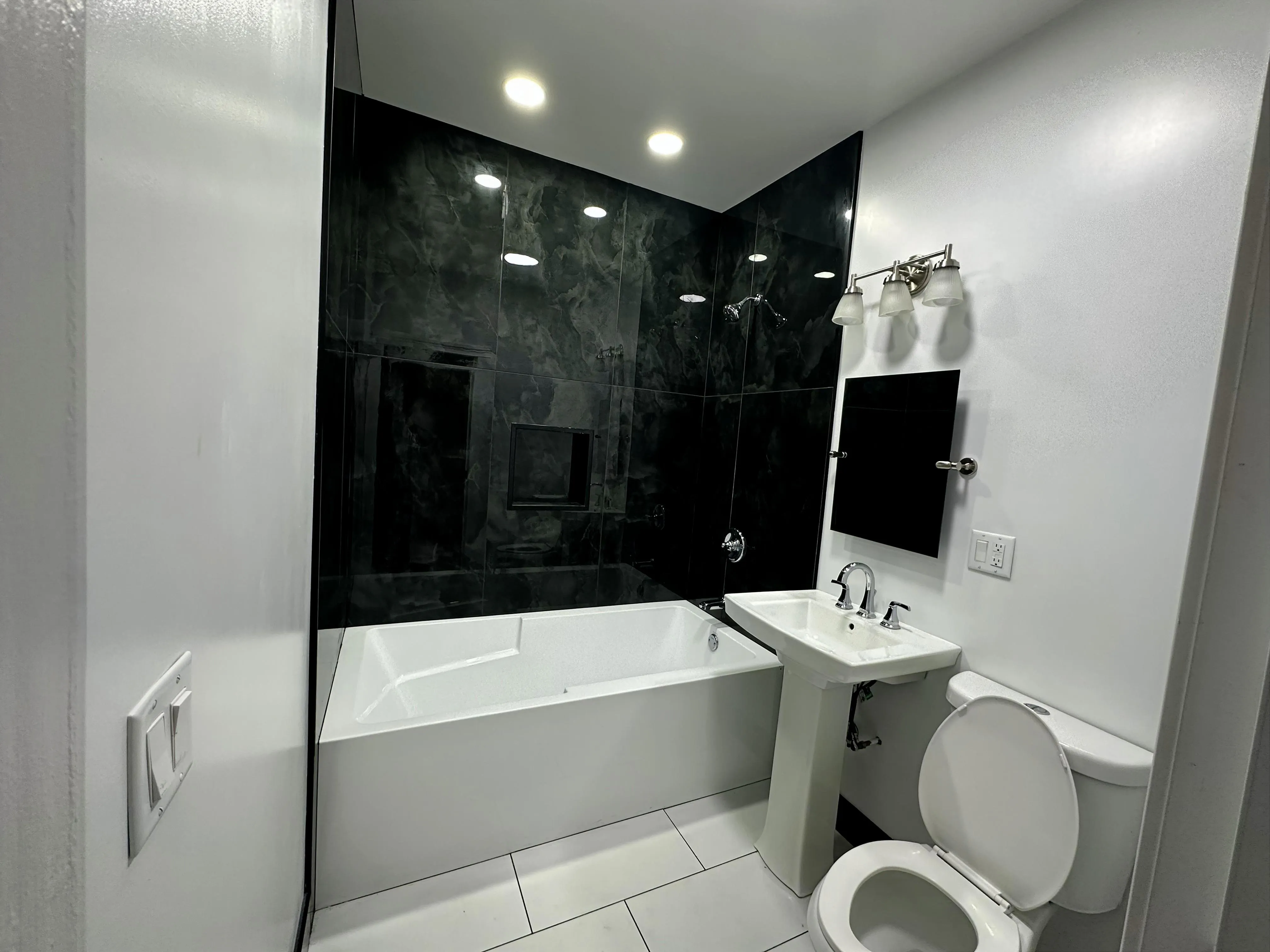 4023 W Oakdale Ave 60641 60641-unit#1-Chicago-IL