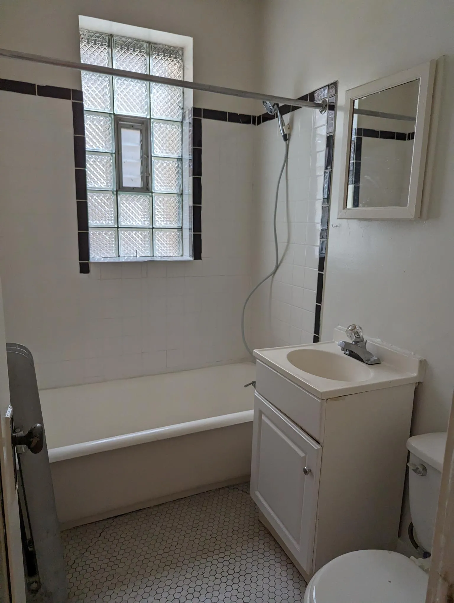 640 W Briar Pl   60657 60657-unit#205-Chicago-IL