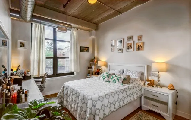 833 W 15th Pl   60608 60608-W 15th Place-unit#306-Chicago-IL