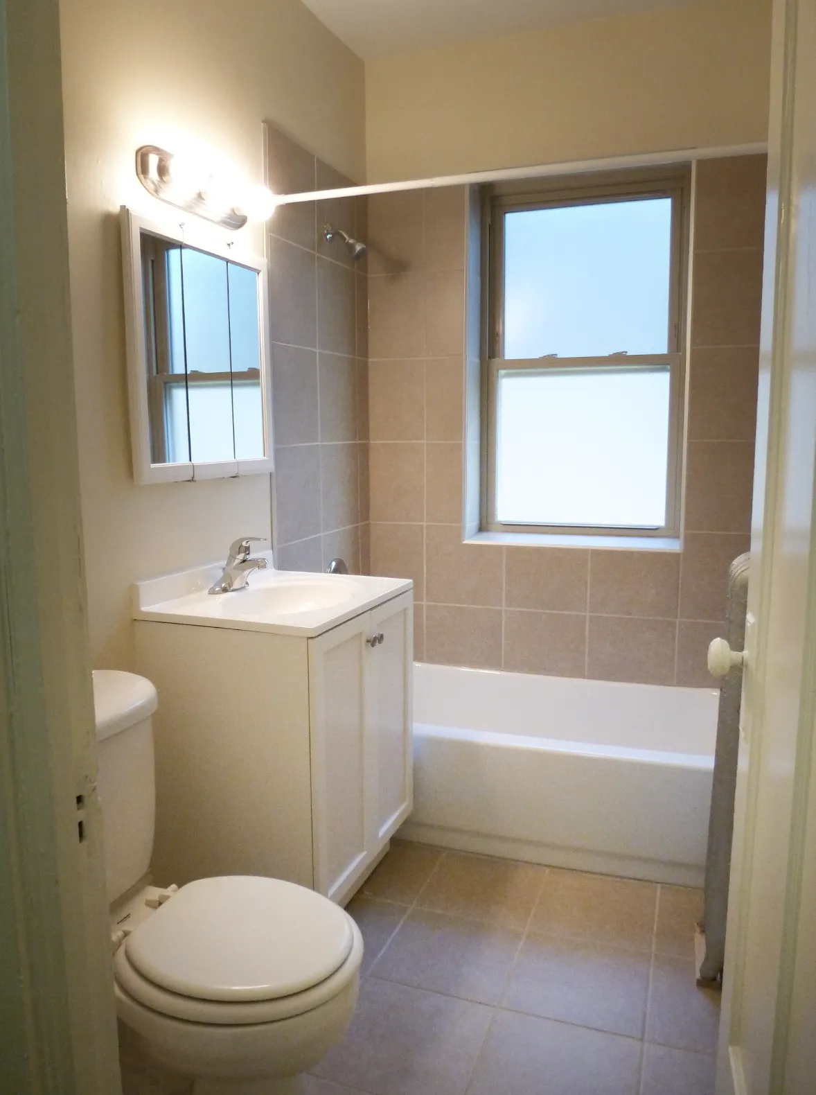 1746 W WINNEMAC AVE 60640-Winnemac Apartments-unit#3S-Chicago-IL