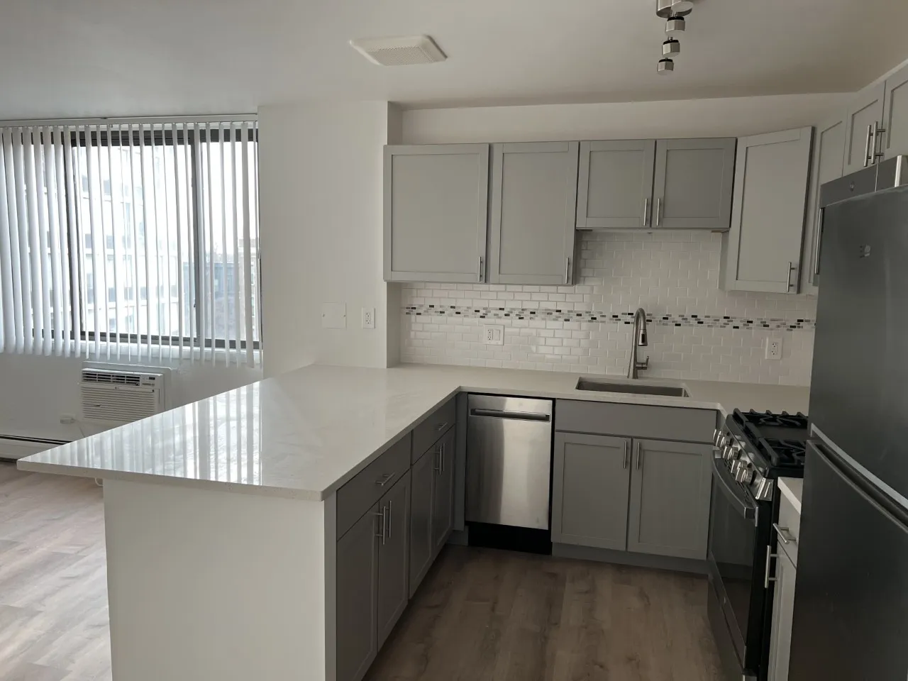 2424 N Clark St 60614 60614-unit#201-Chicago-IL